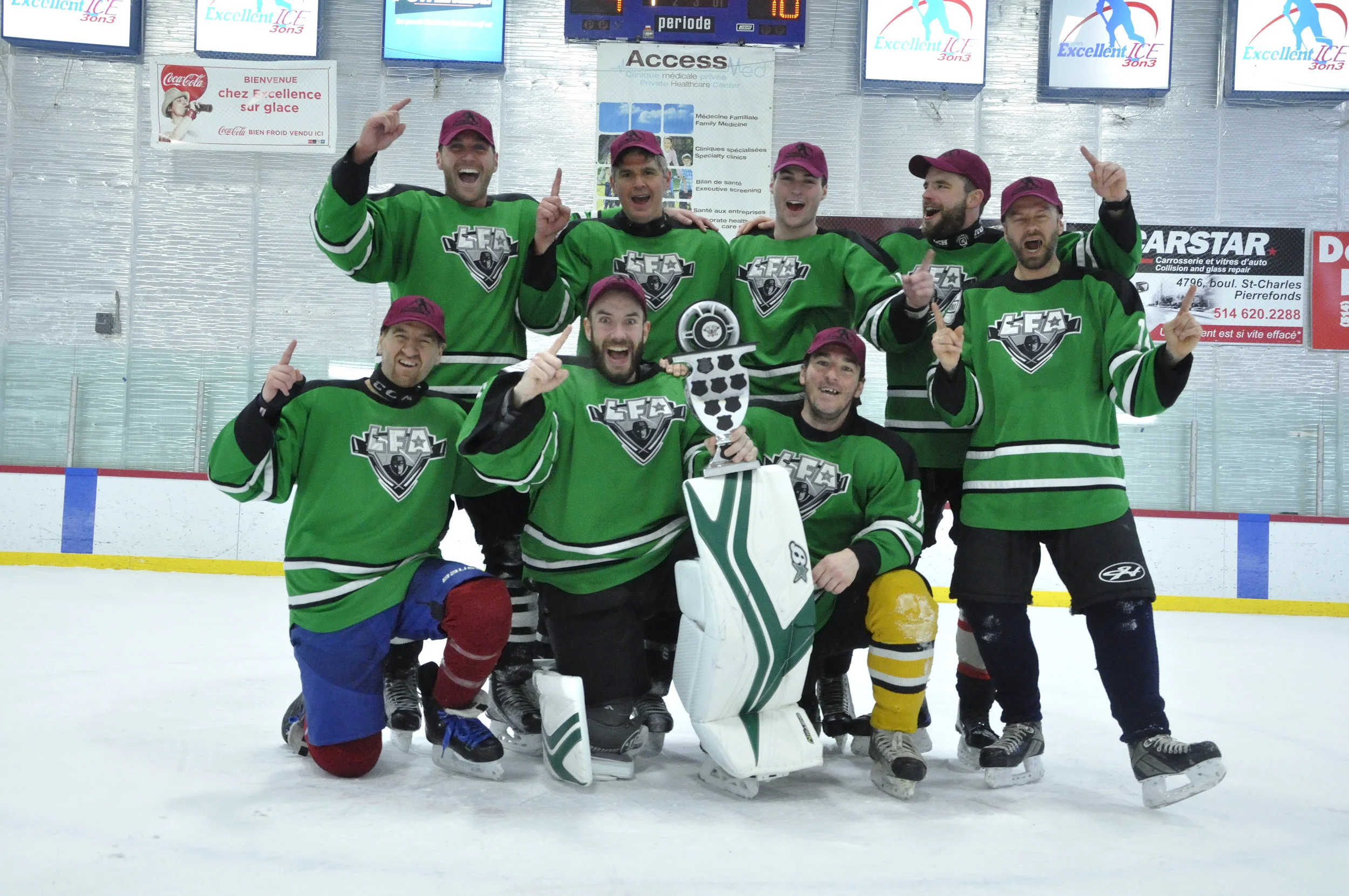 Alexandre Girard, Vince Vessella, Olivier Girard Jeremy Lemieux-Vallée, Stephane Mackenzie, Frank Vessella, Maxime Rivard et le capitaine Serge Labbée, champions de la deuxième édition du tournoi LFA rush 3v3 (photo lisette nepveu)