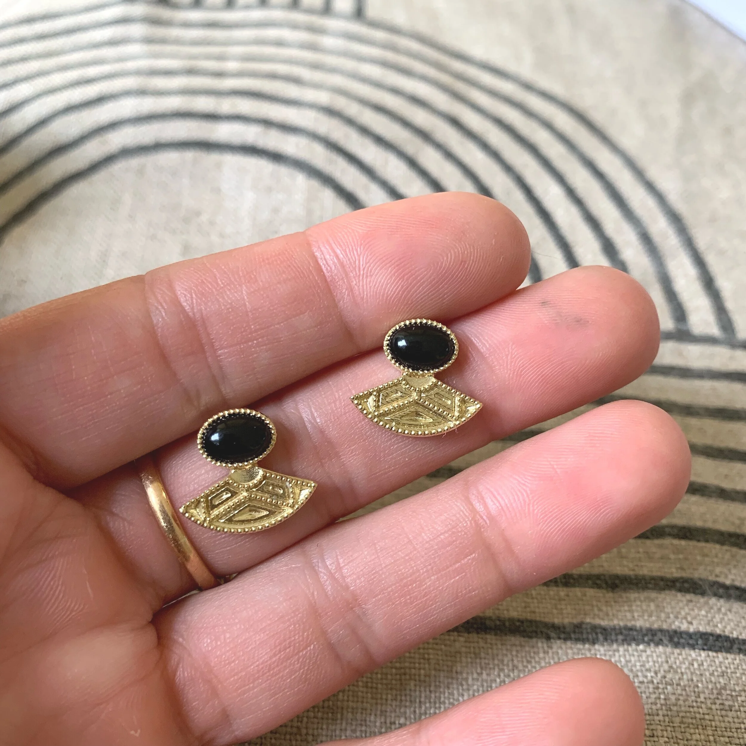 イヤリング Sterling Silver, 18K Yellow Gold & Onyx Stud Earrings Onyx and 18k Gold Fan Earrings — Quercus Raleigh Custom