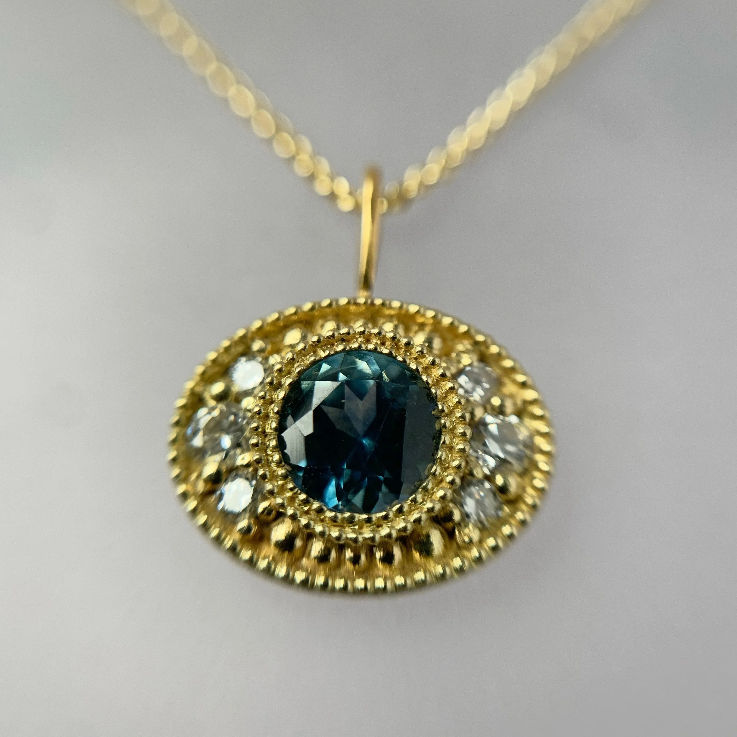 Montana-Sapphire-and-18k-gold-peandant.JPG