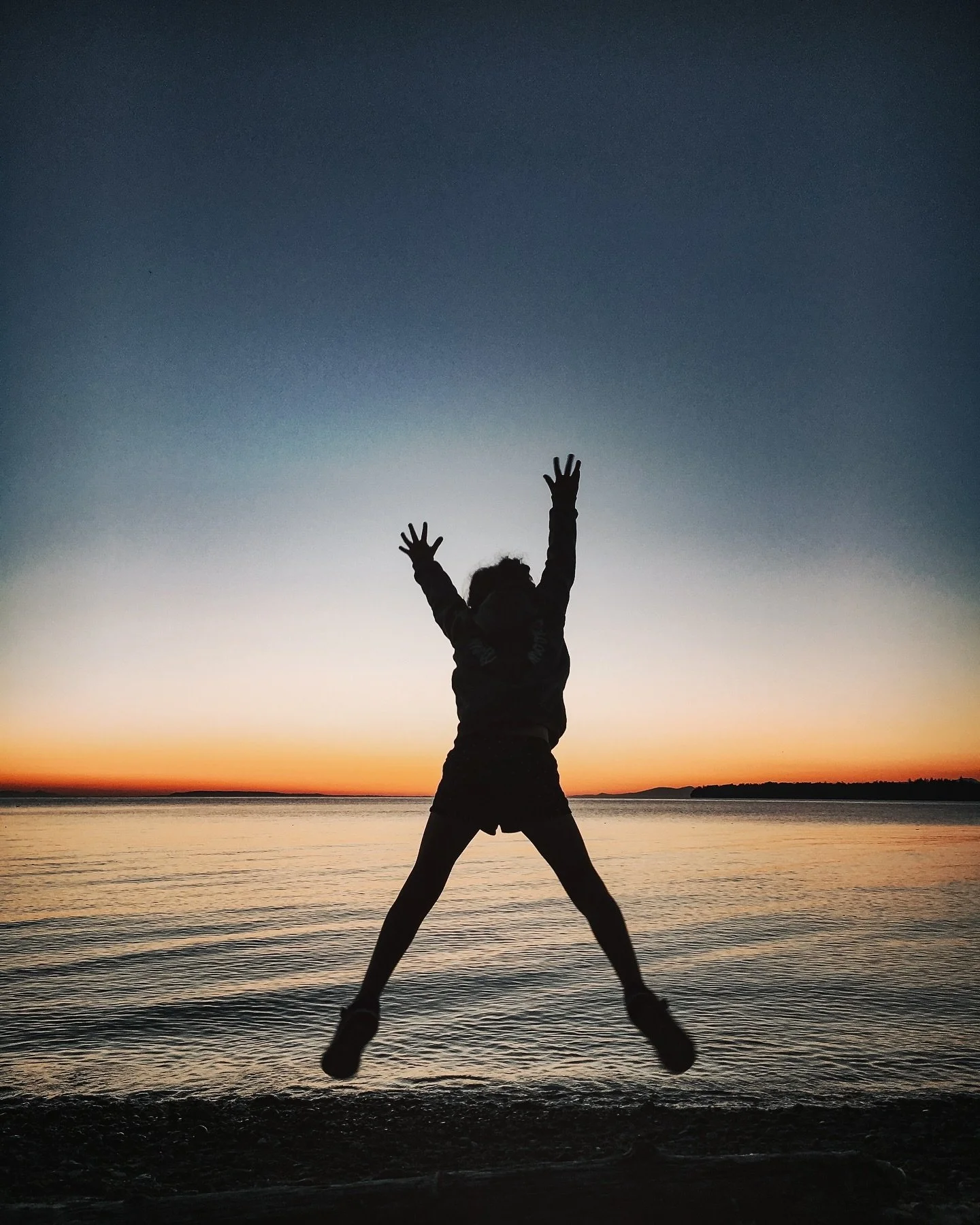 Good bye 2024. Wishing you all a Happy New Year🫶
.
.
.
.
.
.
.
.
.
.
#theindependentphotographer #globalstreetshooter #kagoshima_view #streetshooters #lensculturestreetphotography #freeartmovement #silhouettechallenge #silhouetteprojects #silhouette