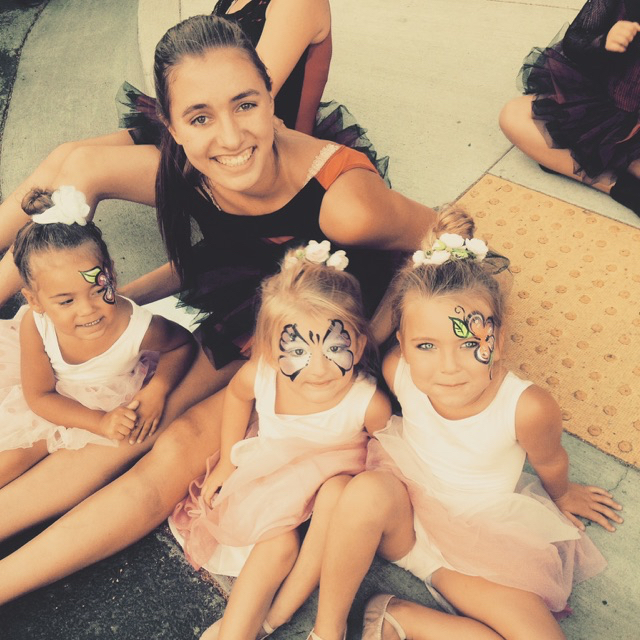 Teacher Hannah and the Hewett Dancers!