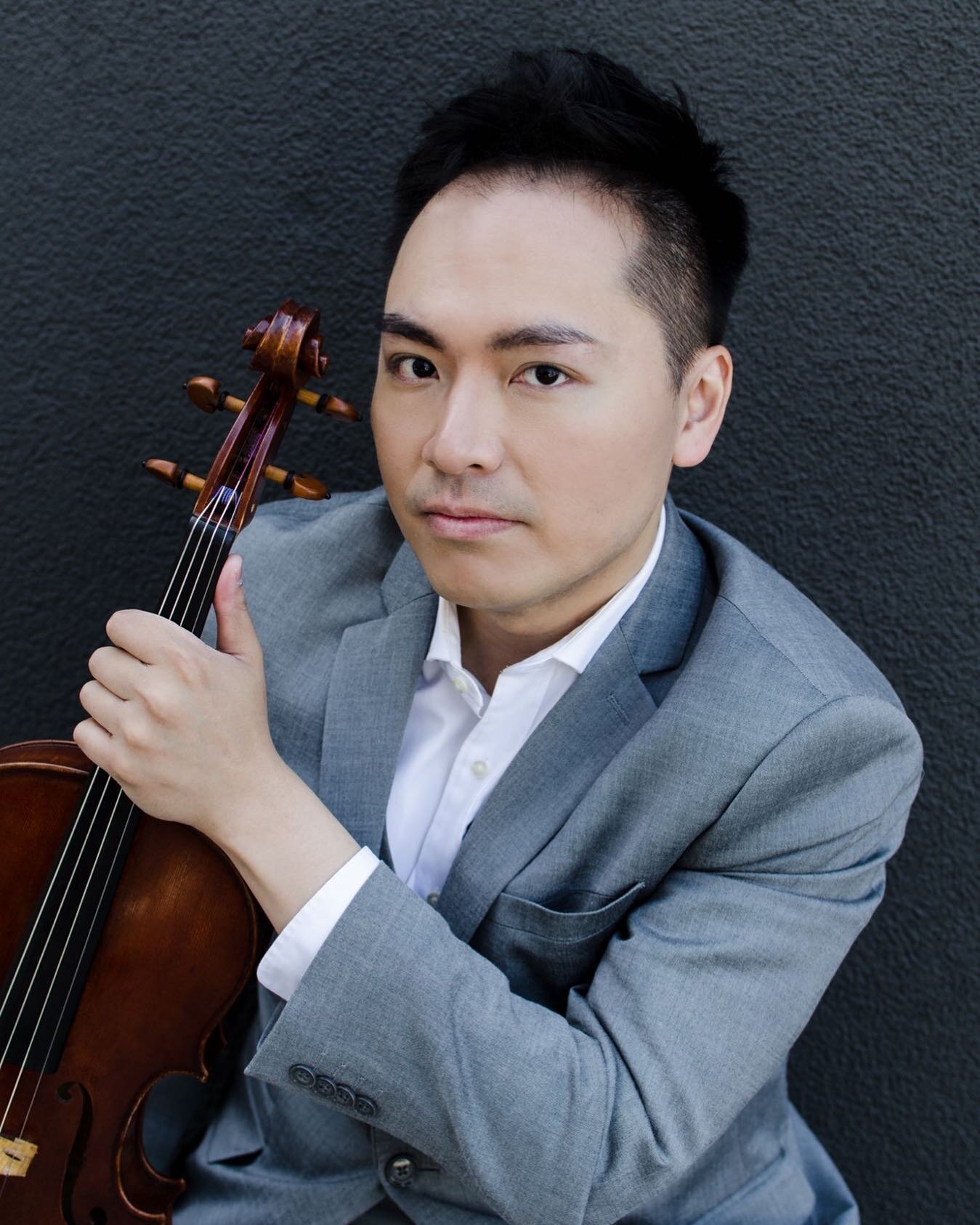 -
Meet the Musician of the Lenox Hill: Andy Lin

Taiwanese born violist and erhuist (Chinese violin), Wei-Yang Andy Lin, is recognized as one of the most promising and the only active performers who specialized in both western and eastern instruments