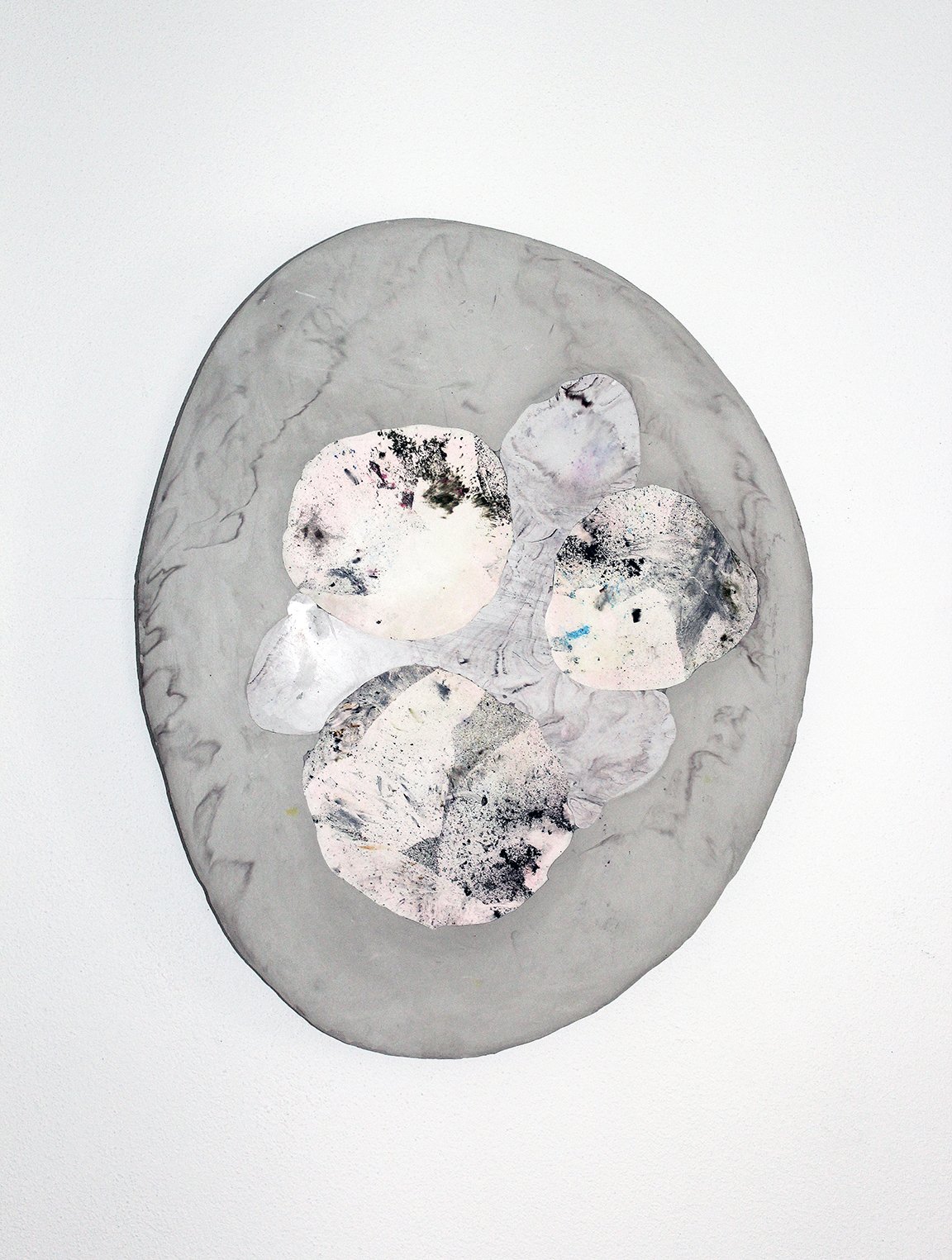   Um momento grande, parado, sem nada dentro 17, 2020   Plaster, plaster fragments, and pigments  8x 59x 48cm   1900 €  