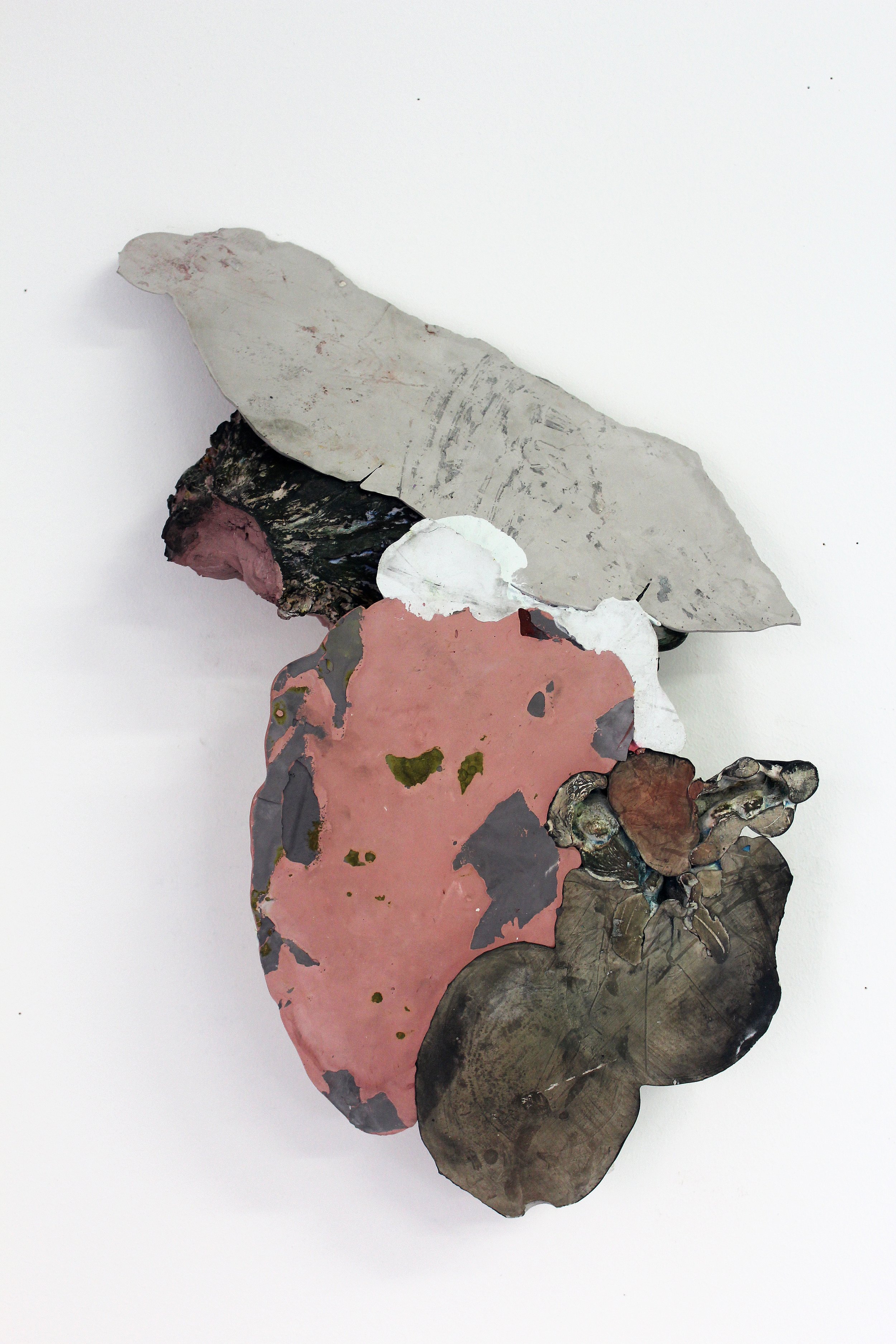   Um momento grande, parado, sem nada dentro 18, 2020   Plaster, plaster fragments, and pigments  11x 60x 45 cm   2100 €  