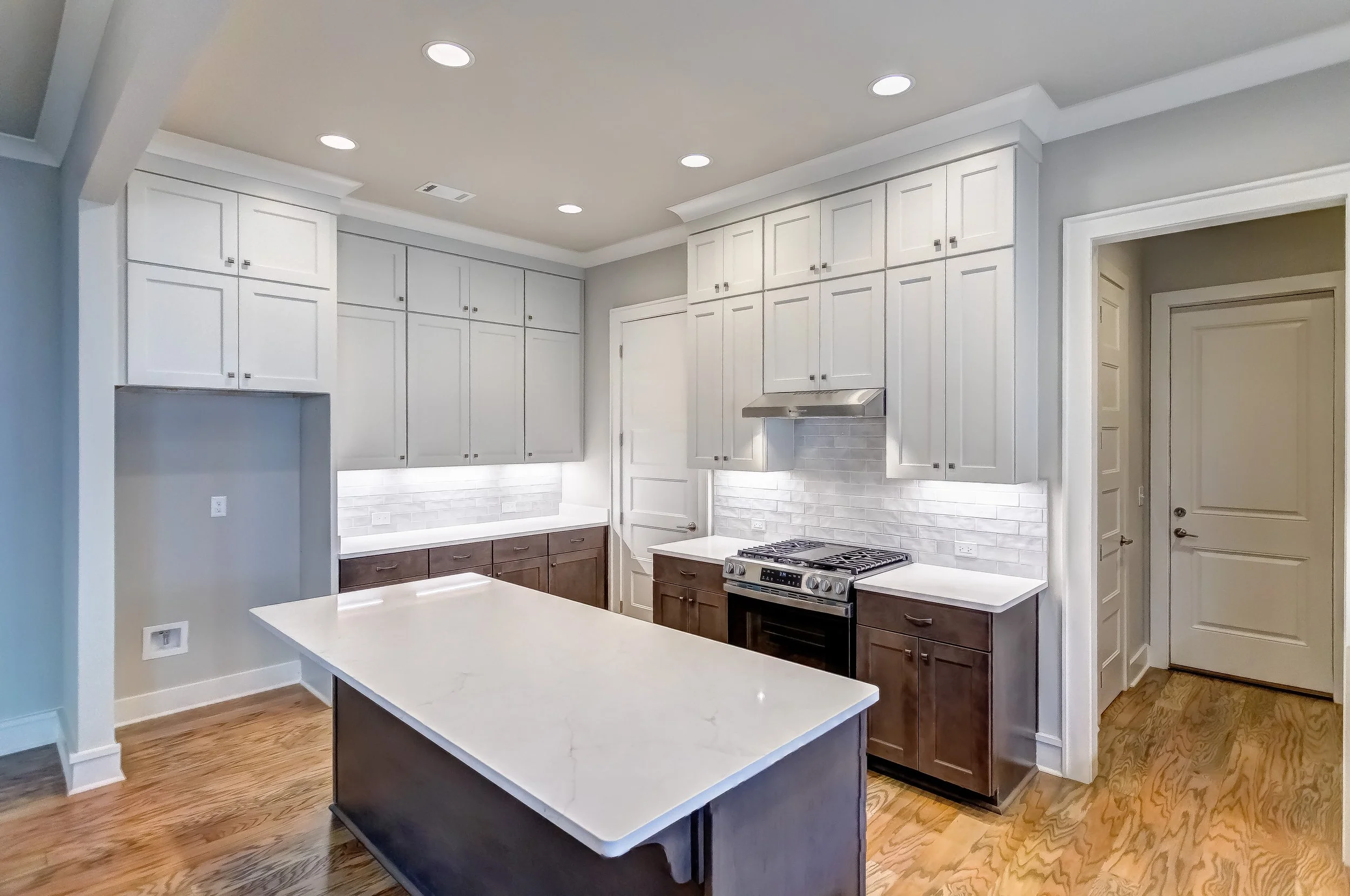 4549 BroadwickSt-056-20251030-0653And4more.jpg