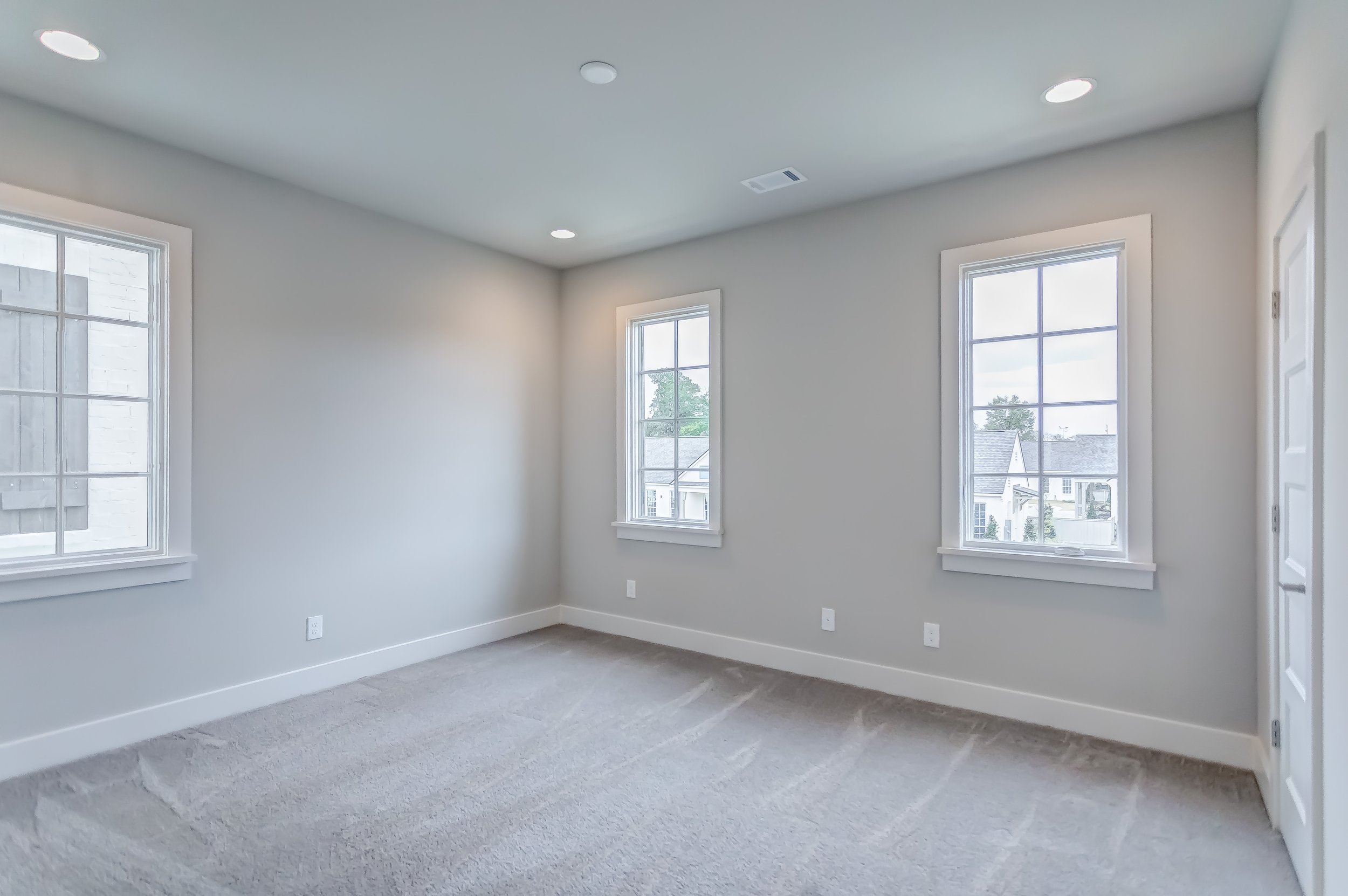 4549 BroadwickSt-211-20251030-0808And4more.jpg
