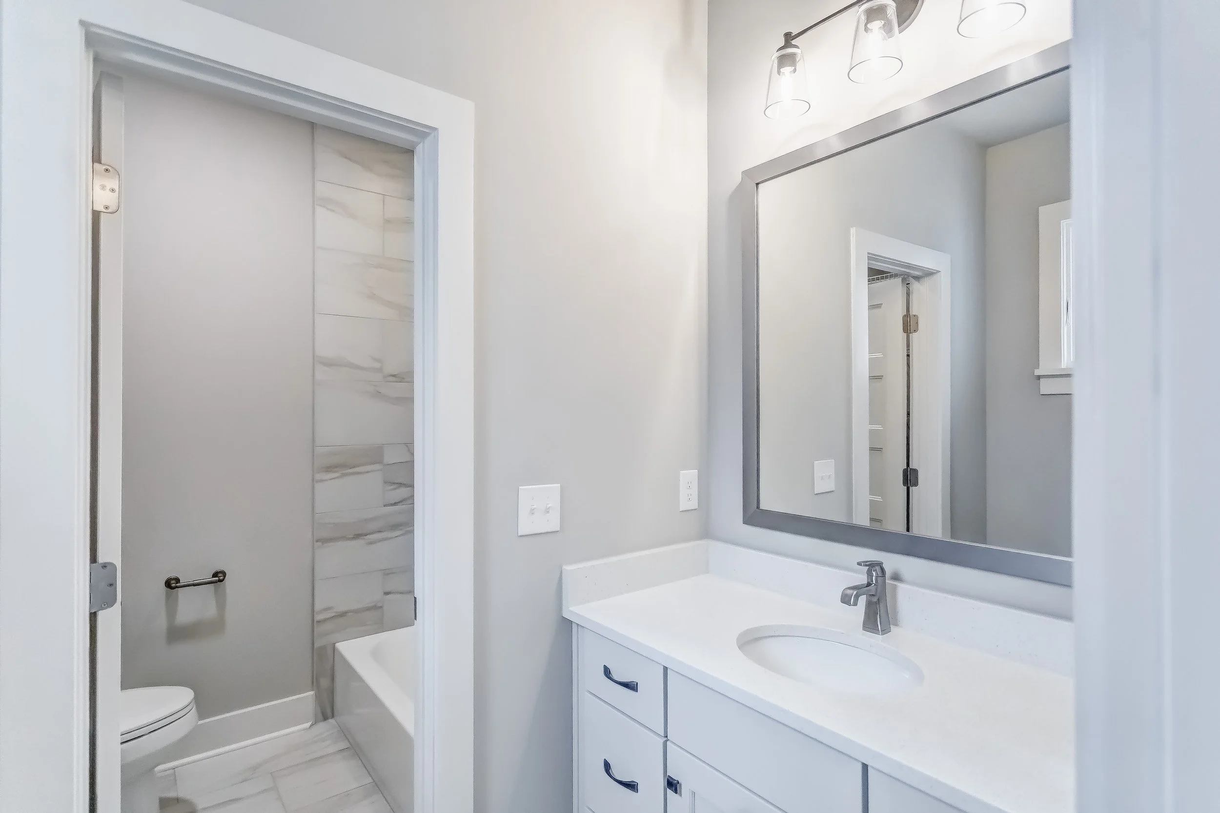 4549 BroadwickSt-221-20251030-0818And4more.jpg