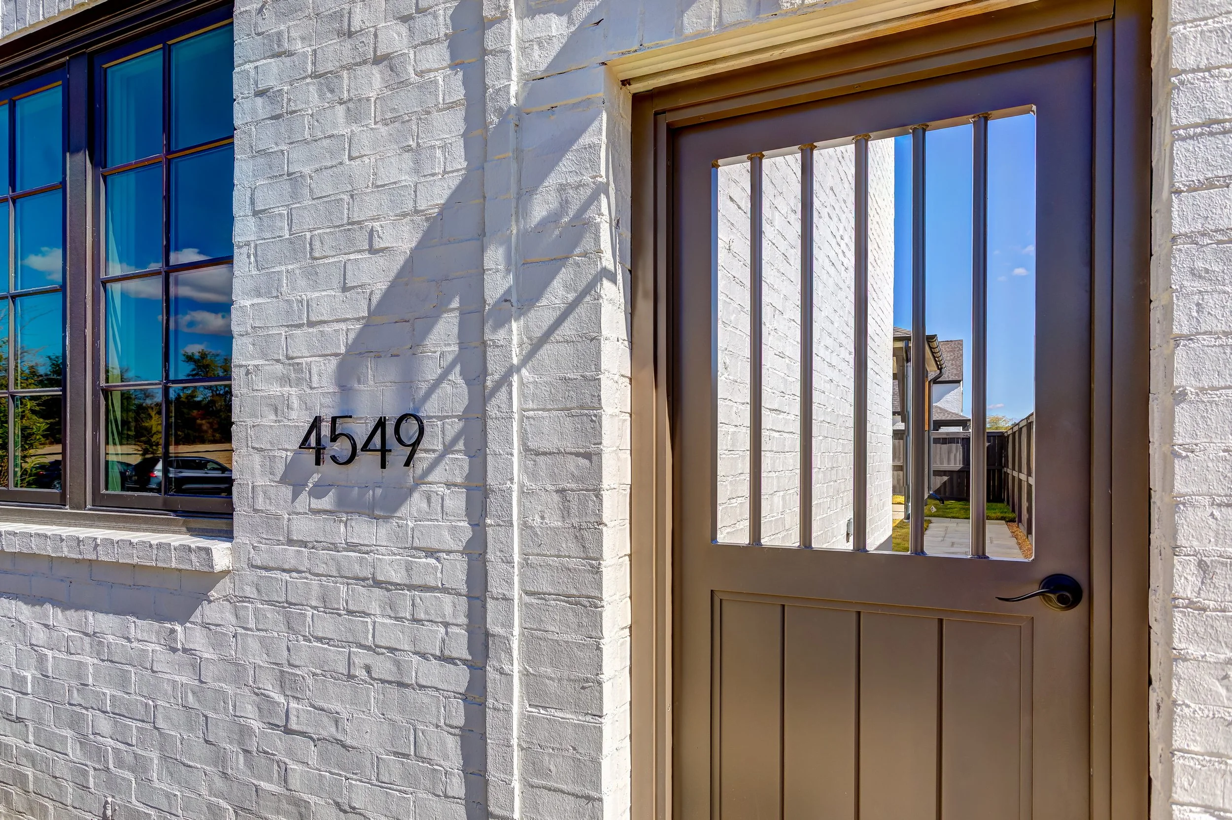 4549BroadwickSt-006-20251031-1446And4more.jpg