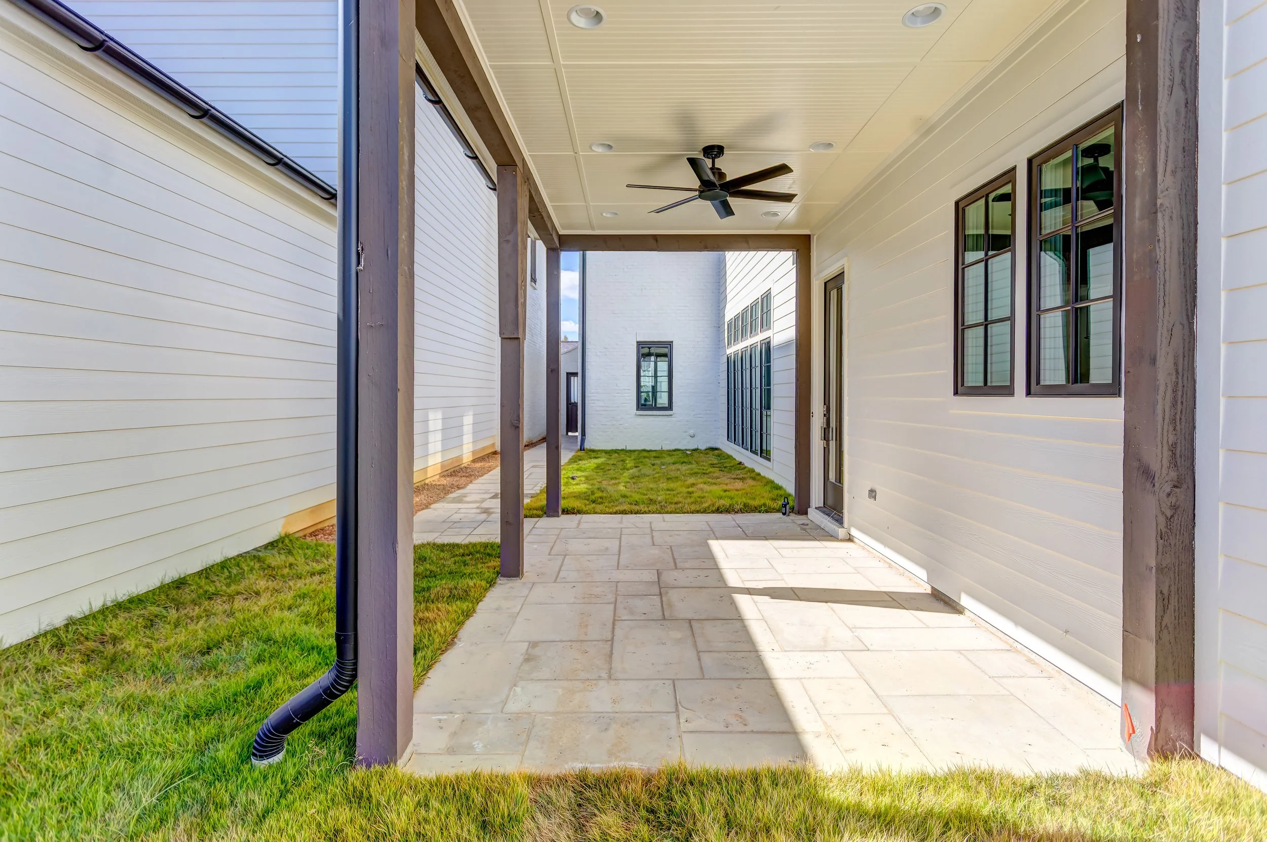 4545BroadwickSt-281-20251031-1436And4more.jpg