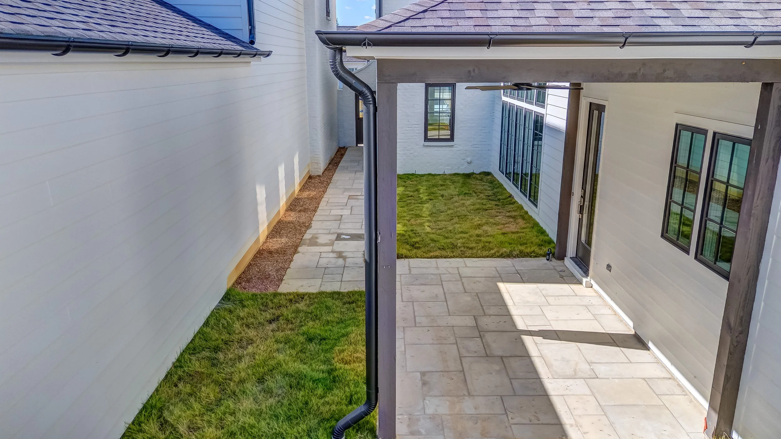 4545BroadwickSt-515-20251031-And4more.jpg