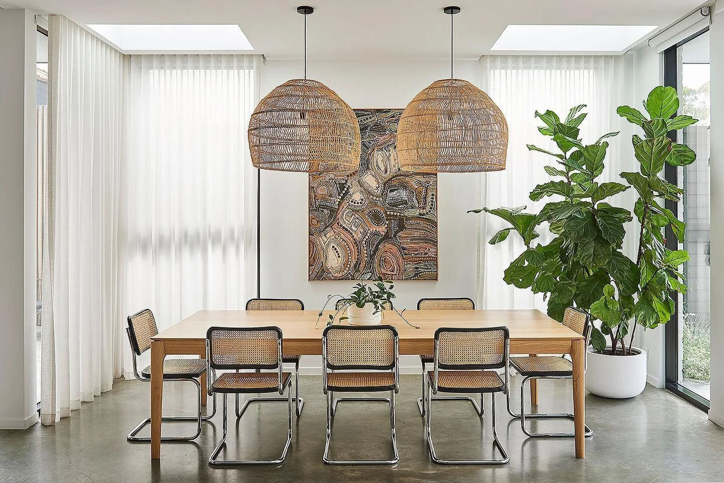 .
CENTRAL • RESIDENCE
#dining 
Design: @dylan_barber_building_design 
Builder: @jconconstruction 
Landscape: @knightlandscapes 
Photographer: @nikoleramsay 
Stylist: @emma_omeara 
.
#buildingdesign #geelong #geelongbusiness #designer #jamesh