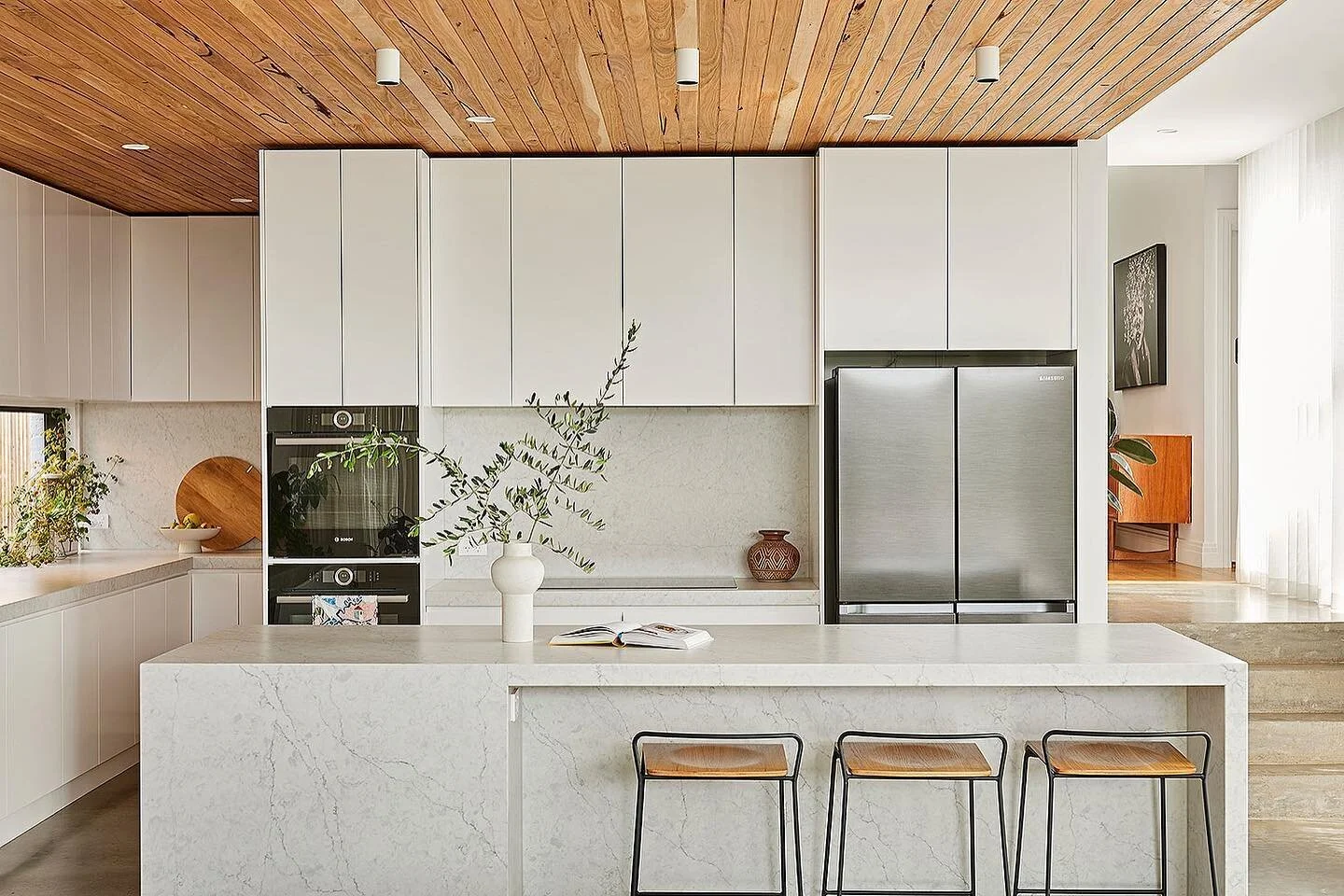 .
CENTRAL • RESIDENCE
#kitchen 
Design: @dylan_barber_building_design 
Builder: @jconconstruction 
Landscape: @knightlandscapes 
Photographer: @nikoleramsay 
Stylist: @emma_omeara 
#buildingdesign #geelong #geelongbusiness #designer #jamesha