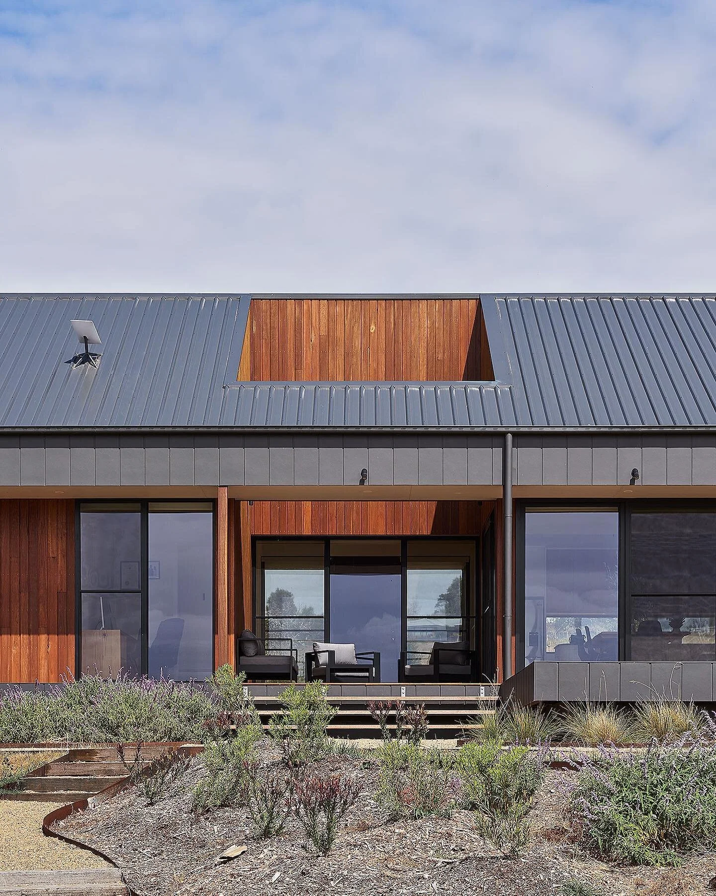 .
PARK • RESIDENCE
Excited to share some more ๐ธ our latest project! Nestled on the hills in Camperdown, Victoria, this modern farmhouse boasts clean lines, abundant natural light, and perfectly captures the stunning views.
Design: @dylan_ba