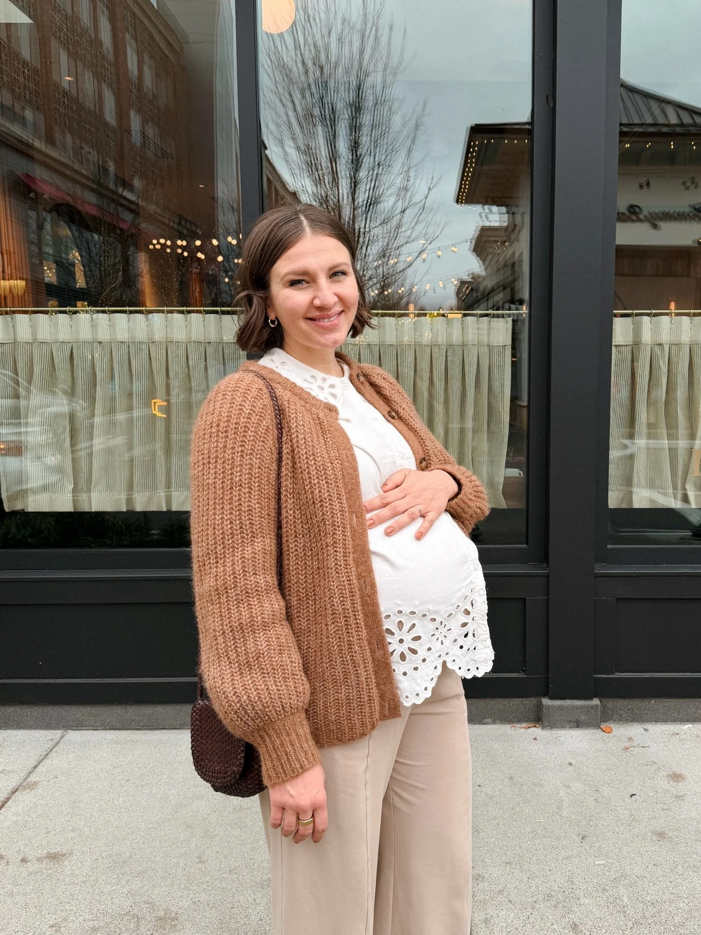 Baby shower #5 called for brunch with zero cooking and prep for my girlfriends, who have spoiled me with some beautiful showers over the years! (Except @lenamanchik still brought a few little floral arrangements for the tables because how could she n