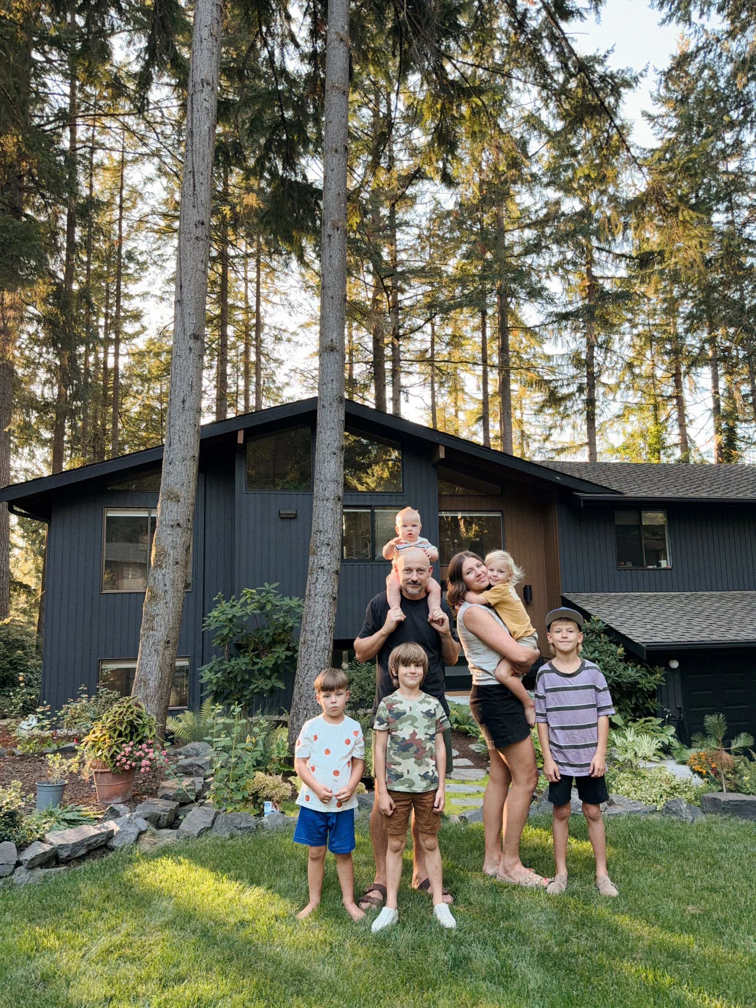 The day we got the keys and five years later. 🏡

#familyoffour to #familyofseven #remodel #moreplantsplease #beforeafter