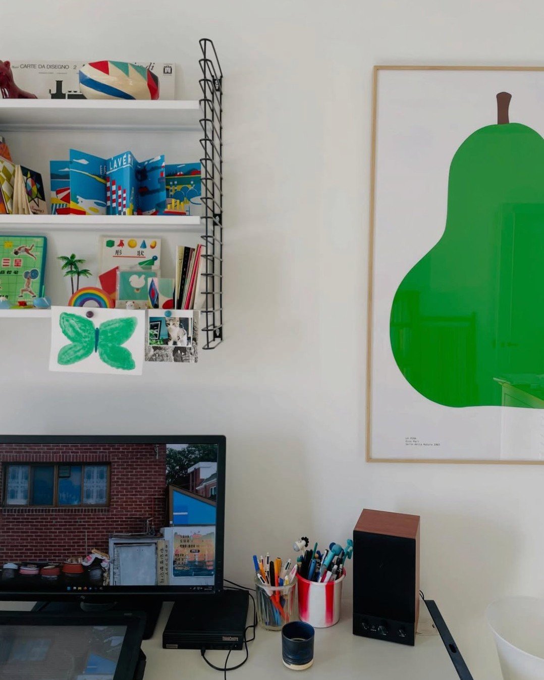 #Deskie from @virginie.morgand to mark the start of a new year! 

#virginiemorgand #illustration #mydesk #workinprogress 

www.outlineartists.com