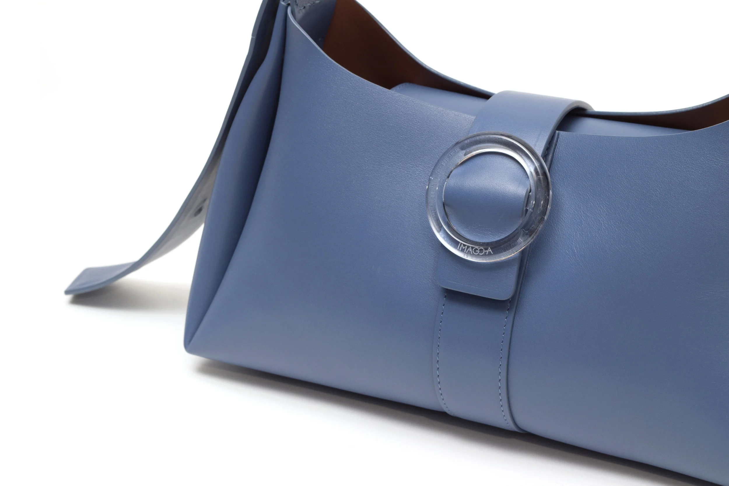 Nº47_LuciteBuckleShoulder_Bleu_Detail.jpg