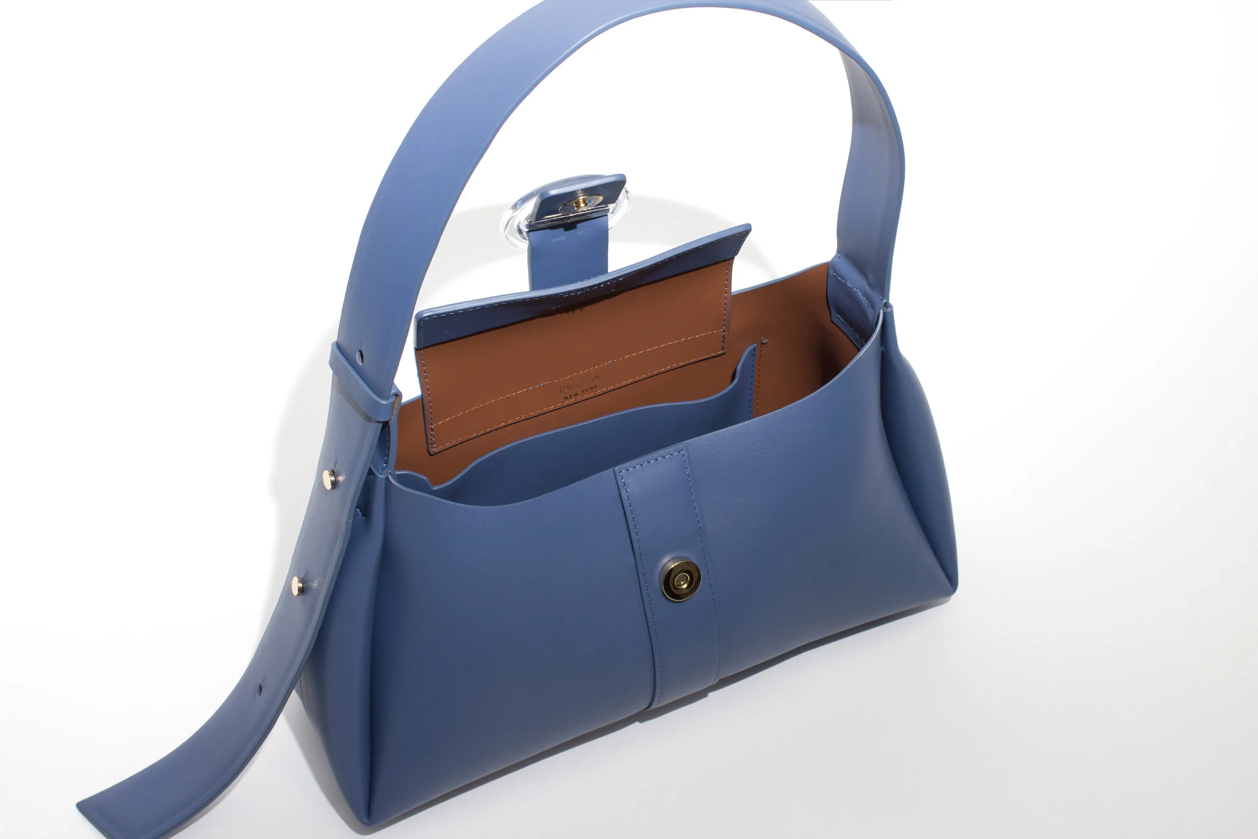 Nº47_LuciteBuckleShoulder_Bleu_Inside.jpg