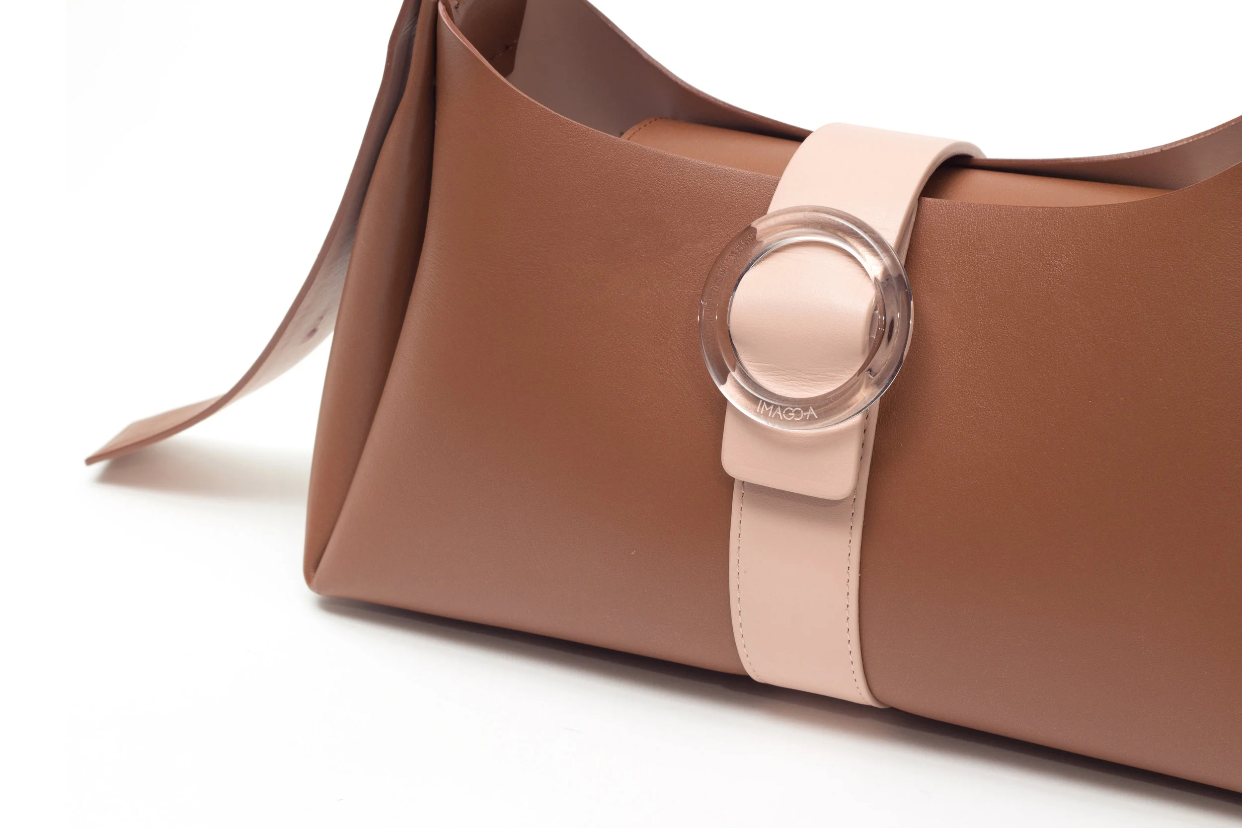 Nº47_LuciteBuckleShoulder_Saddle+Blush_Detail.jpg