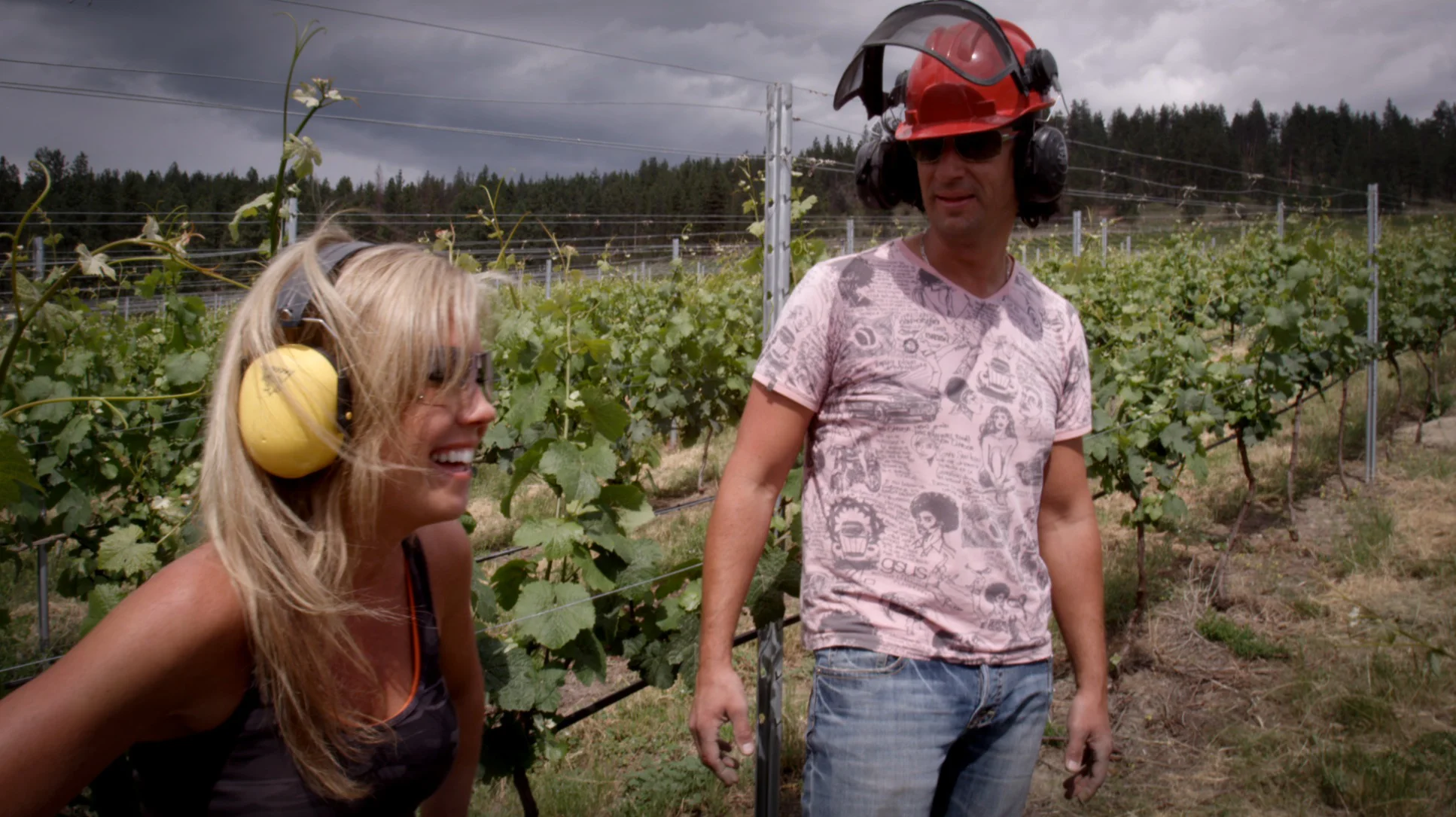 COUPLE IN THE VINES LAUGHING.jpg