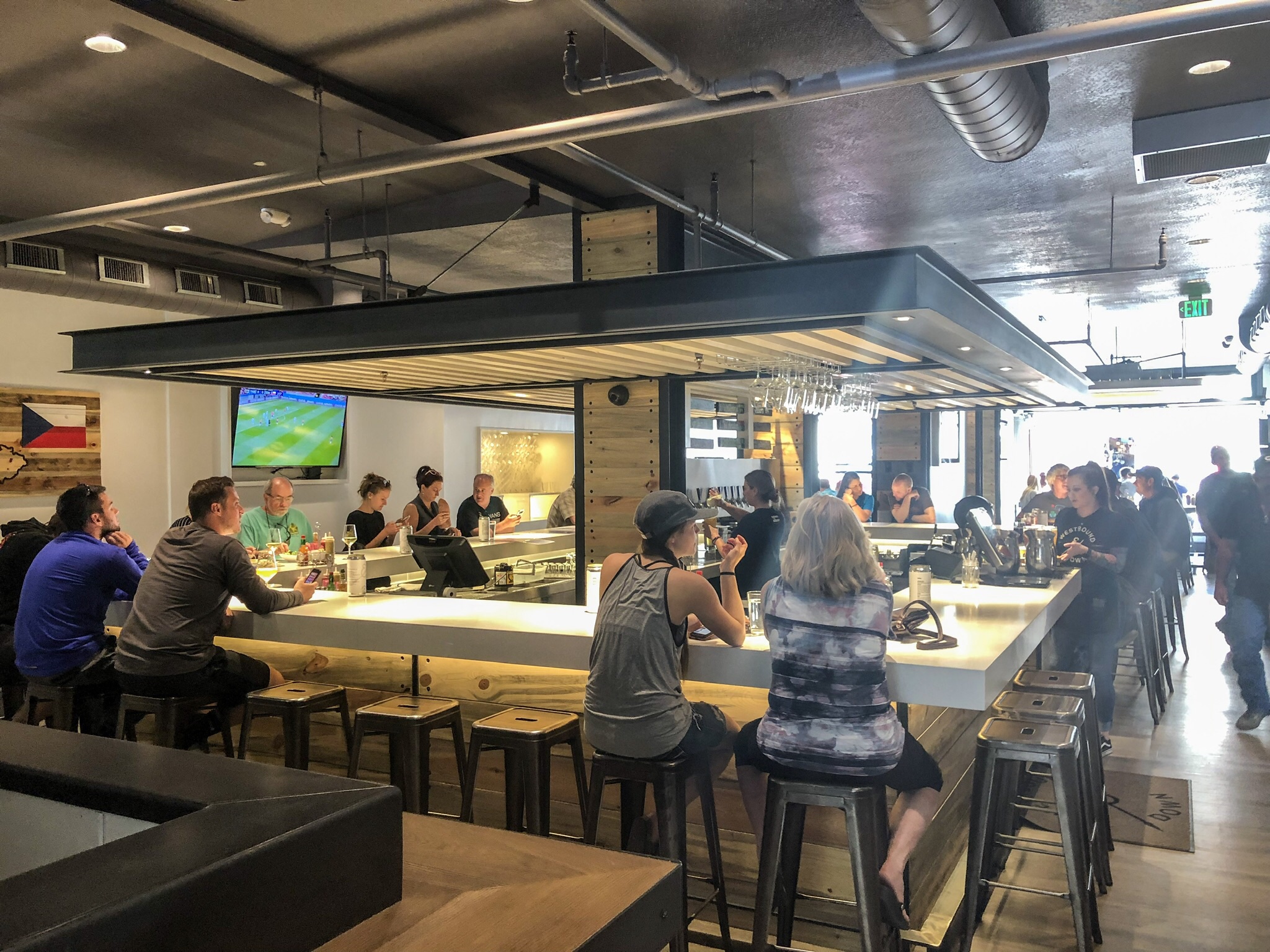 The open bar at Westbound & Down. ©Suzanne Brown 2019