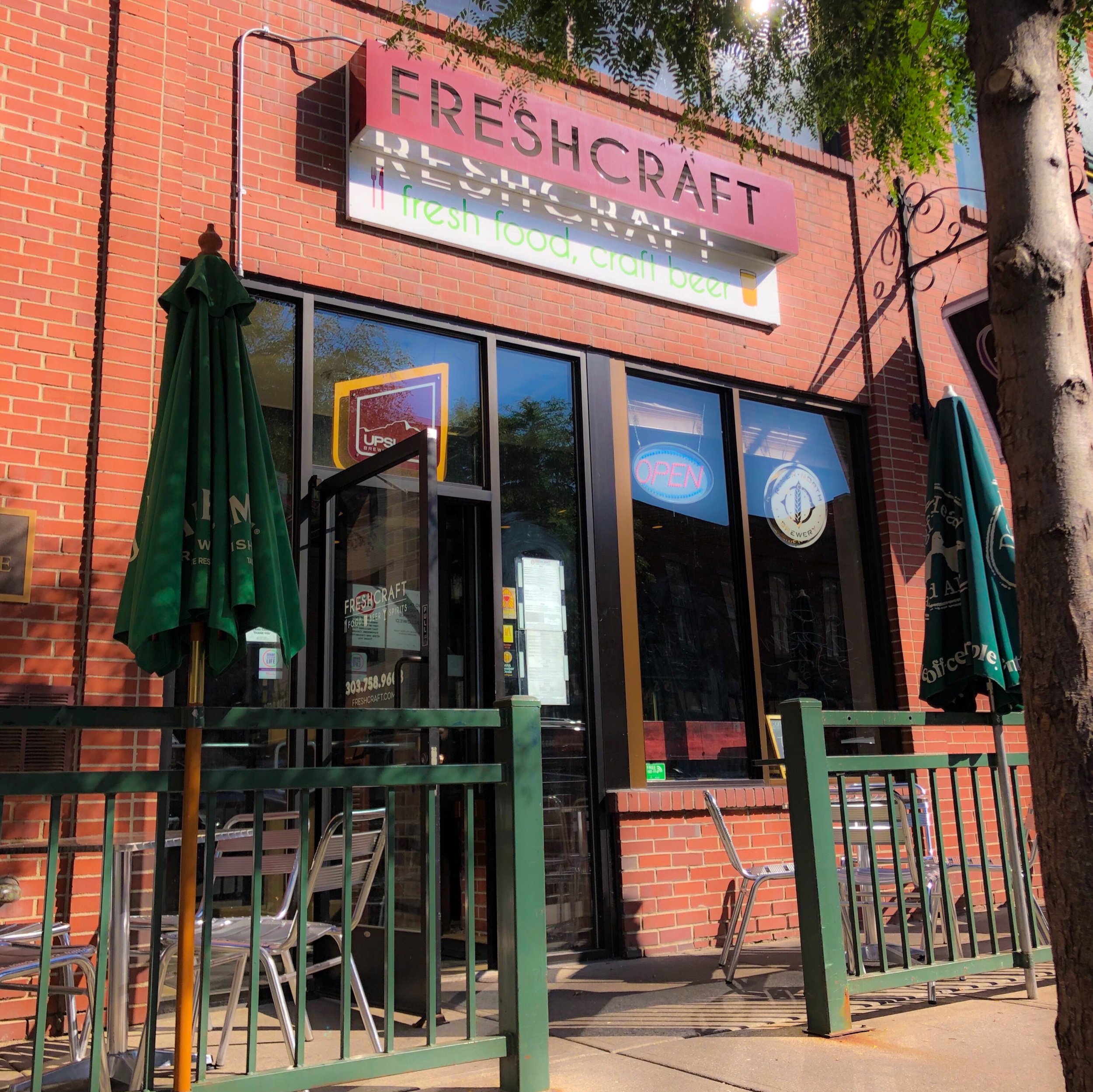 Sidewalk seating at Freshcraft to soak up the Colorado rays. © Suzanne Brown