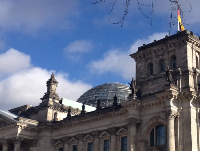 CLOSE UP OF THE NORMAN FOSTER DOME
