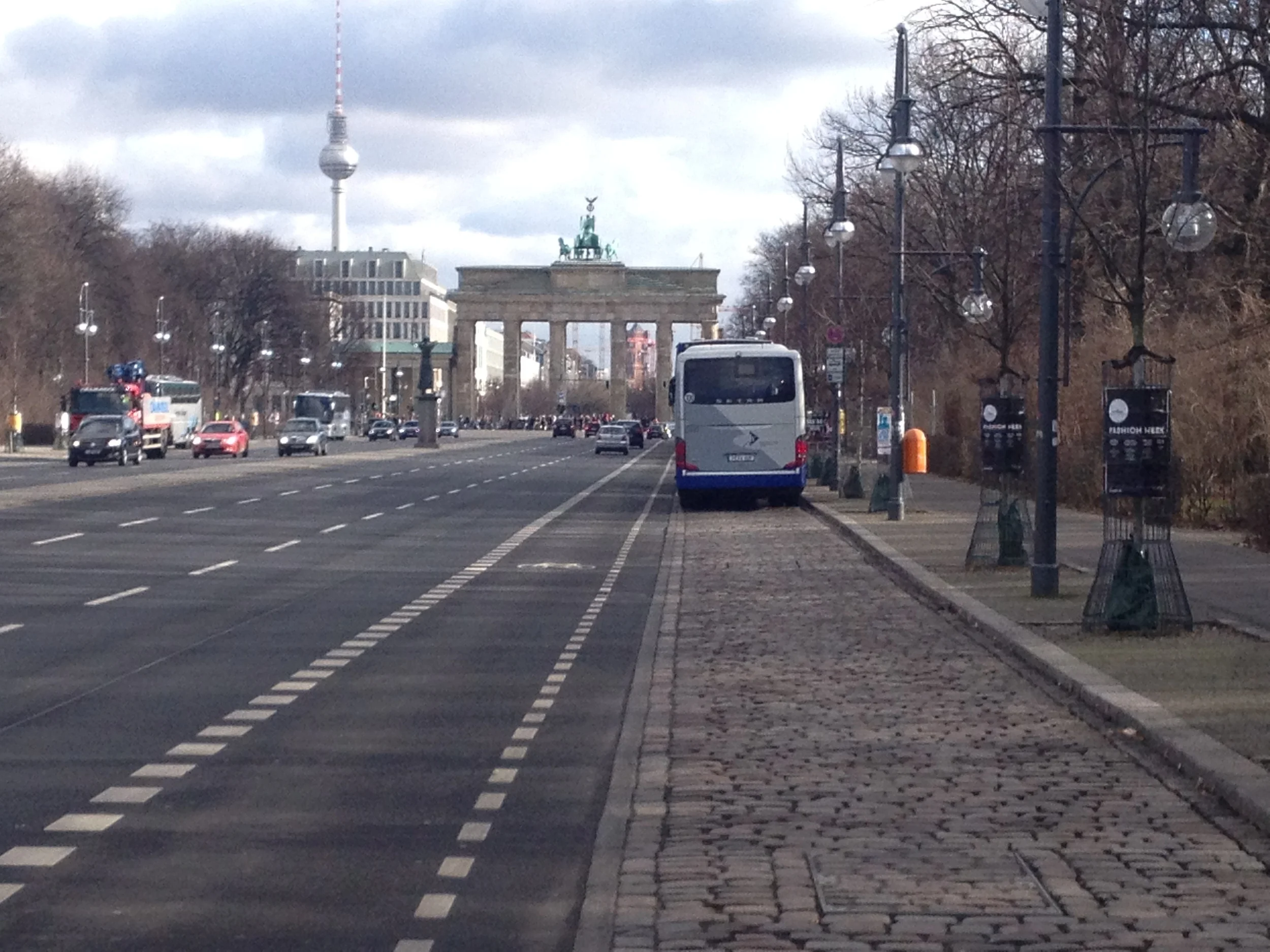 VIEW OF THE BRANDENBURG GATE