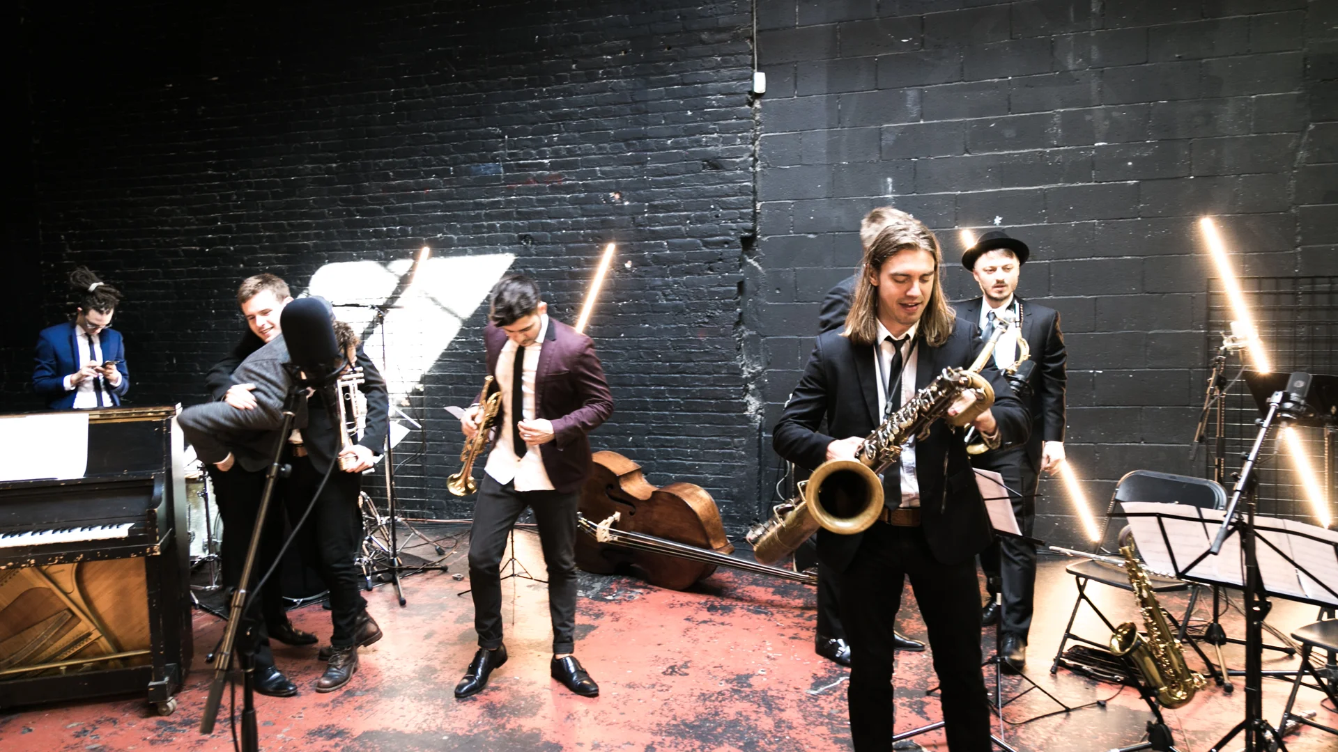 "Are You That Somebody" - Live Cover