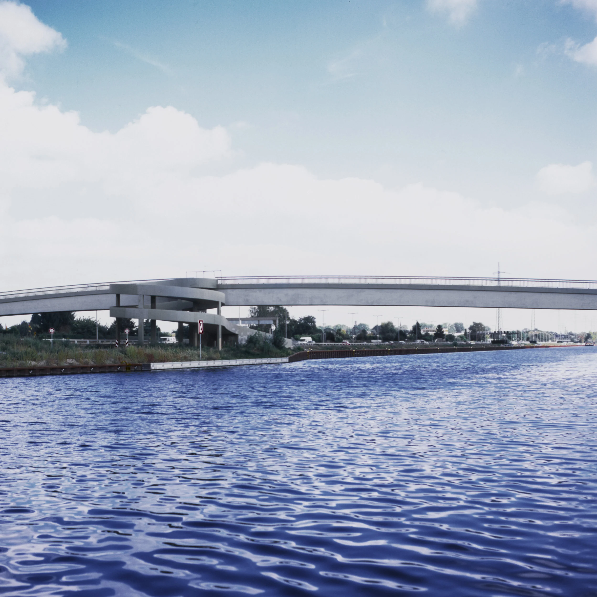 Berlin_Bridge_3.jpg