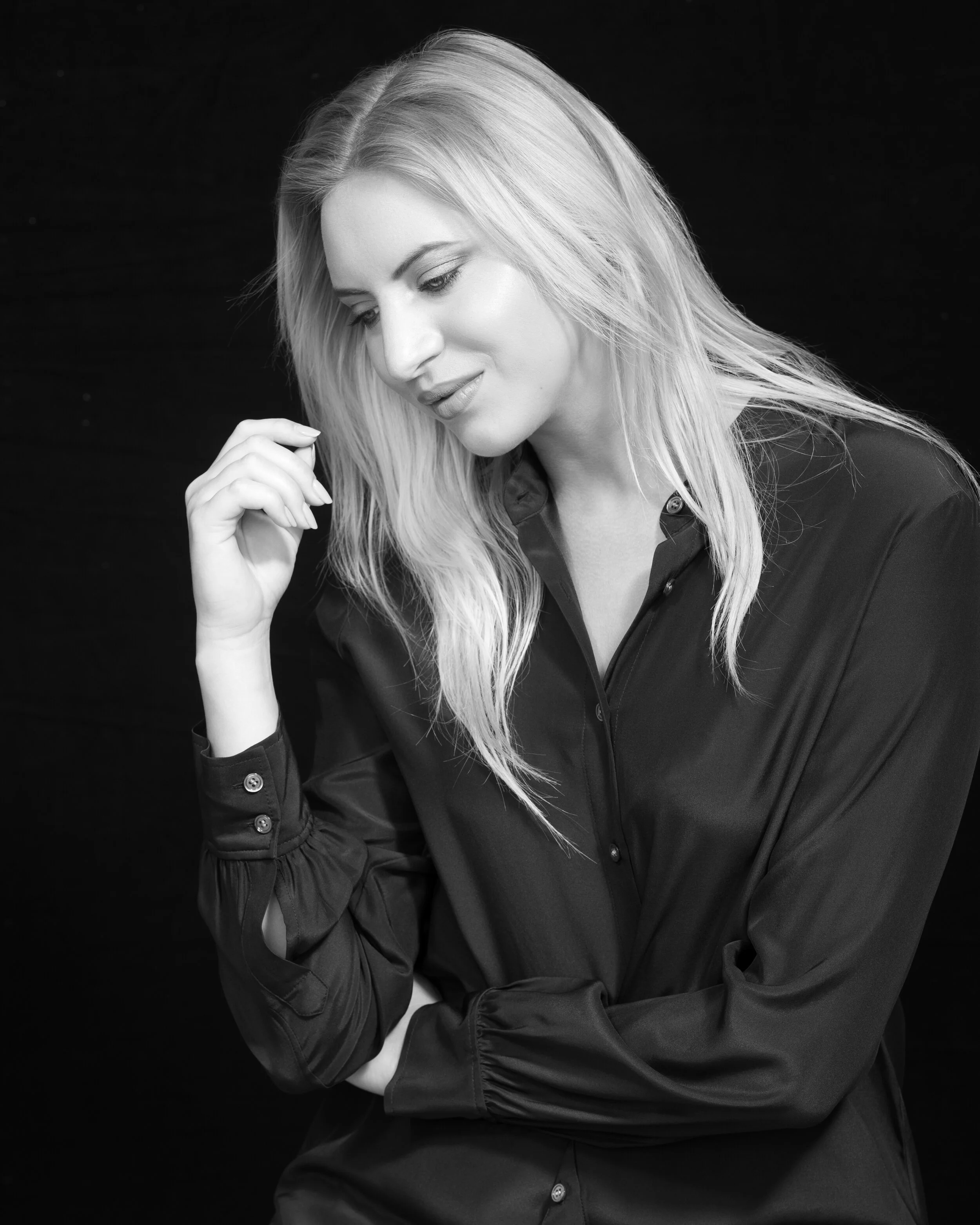 MayaDyaro_BeautyEditorial_5821_BW_final.jpg