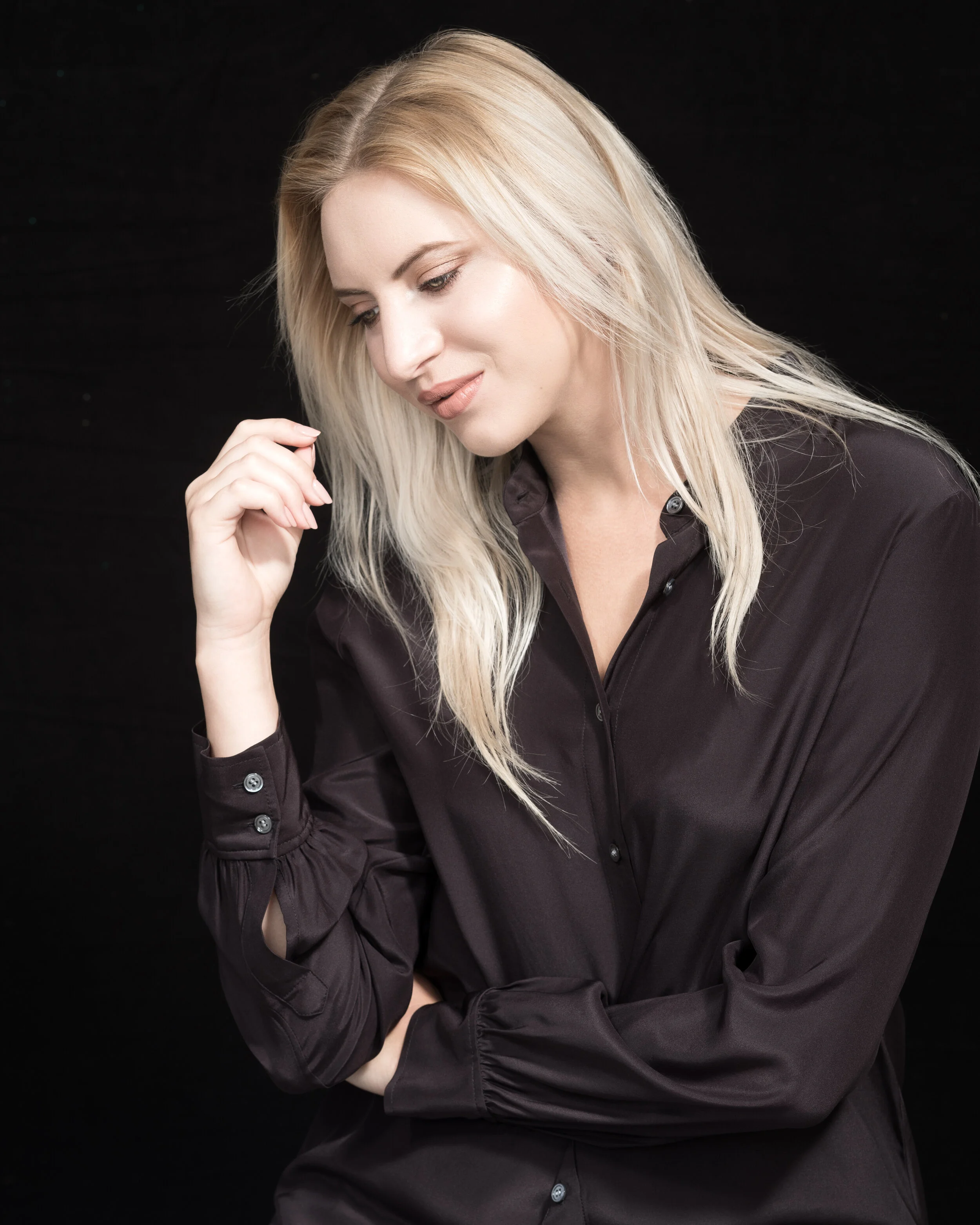 MayaDyaro_BeautyEditorial_5821_final.jpg
