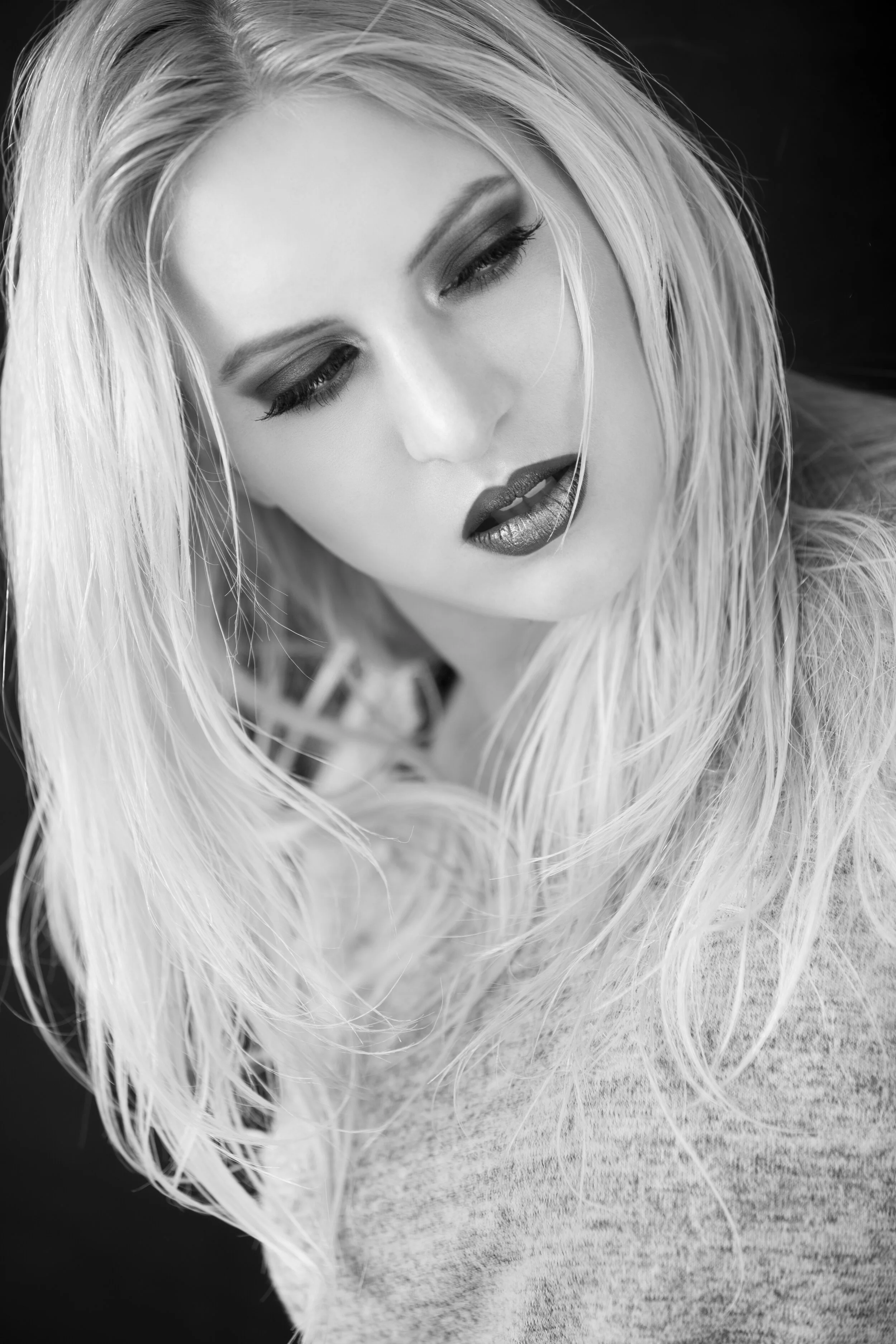MayaDyaro_BeautyEditorial_6332_BW_final.jpg