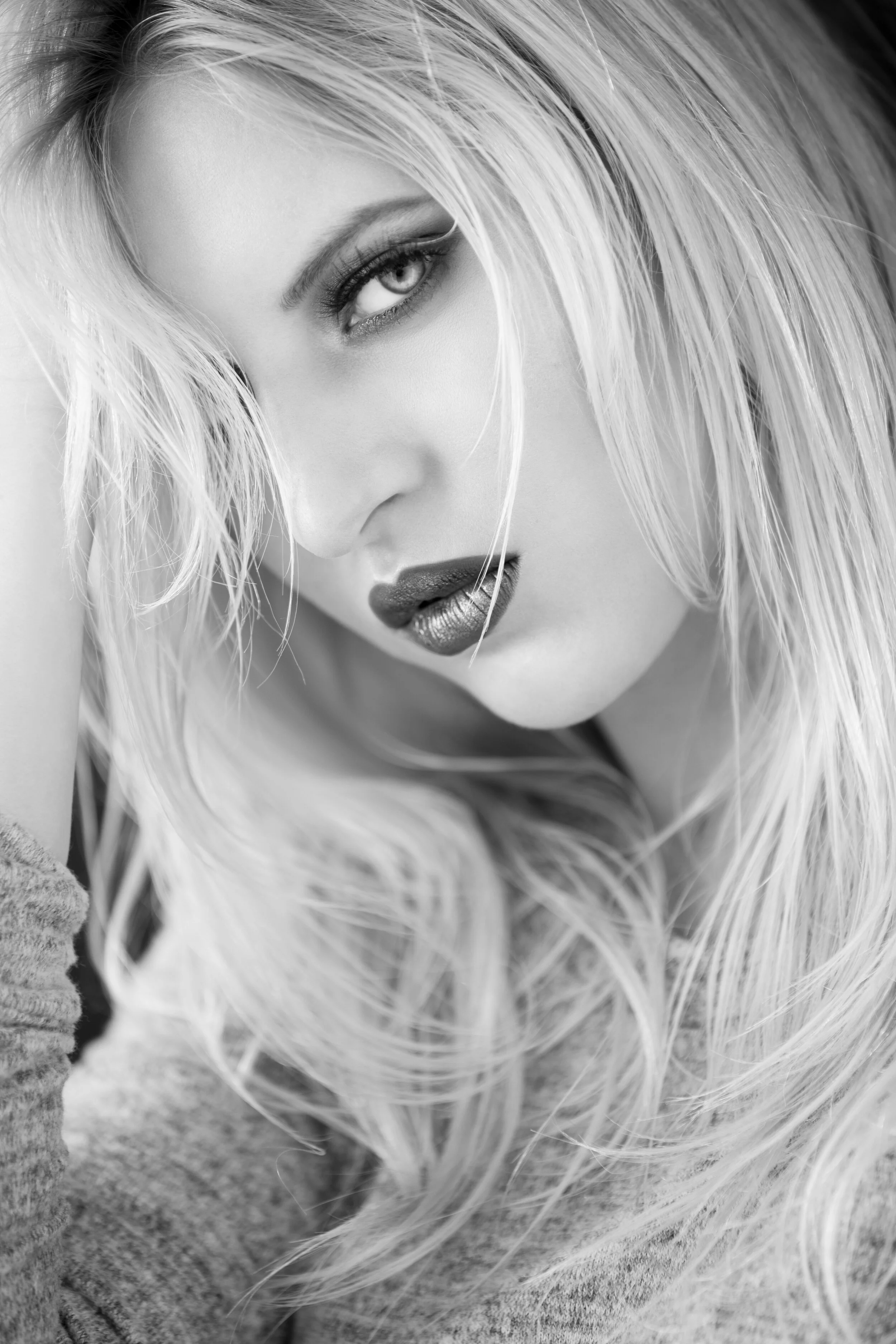 MayaDyaro_BeautyEditorial_6338_BW_final.jpg