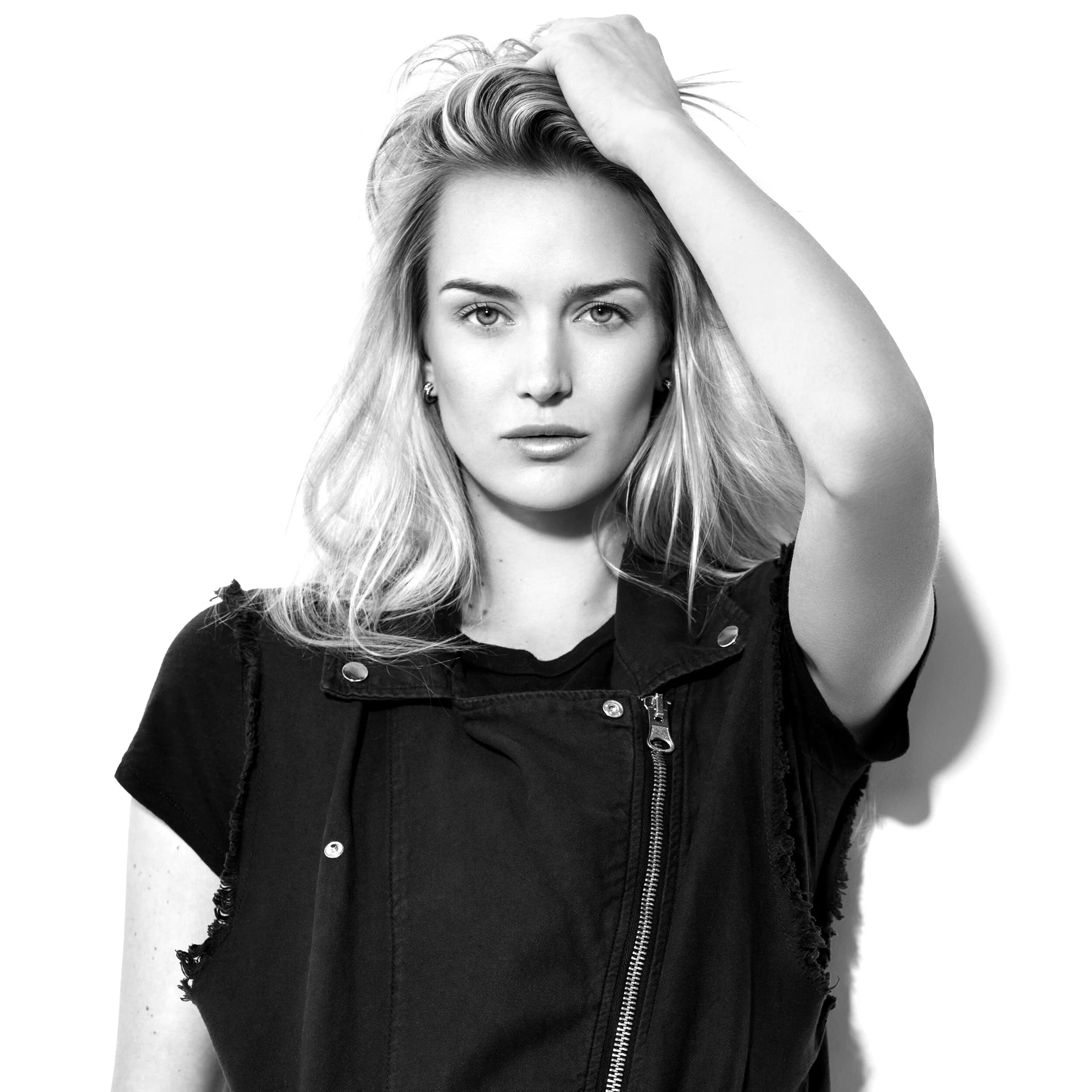 Eve_LAModels_1464_BW_final.jpg