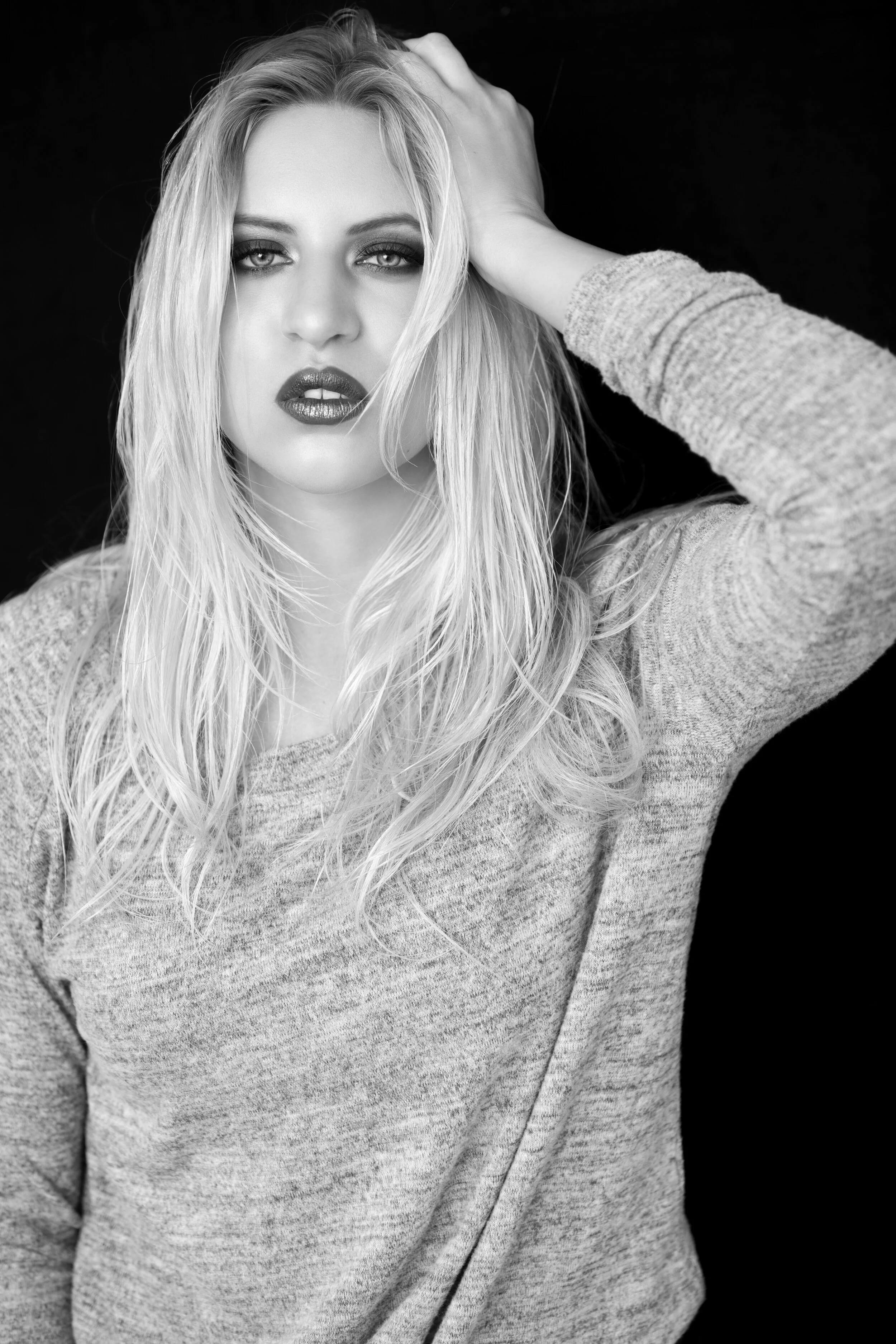 MayaDyaro_BeautyEditorial_6290_BW_final.jpg