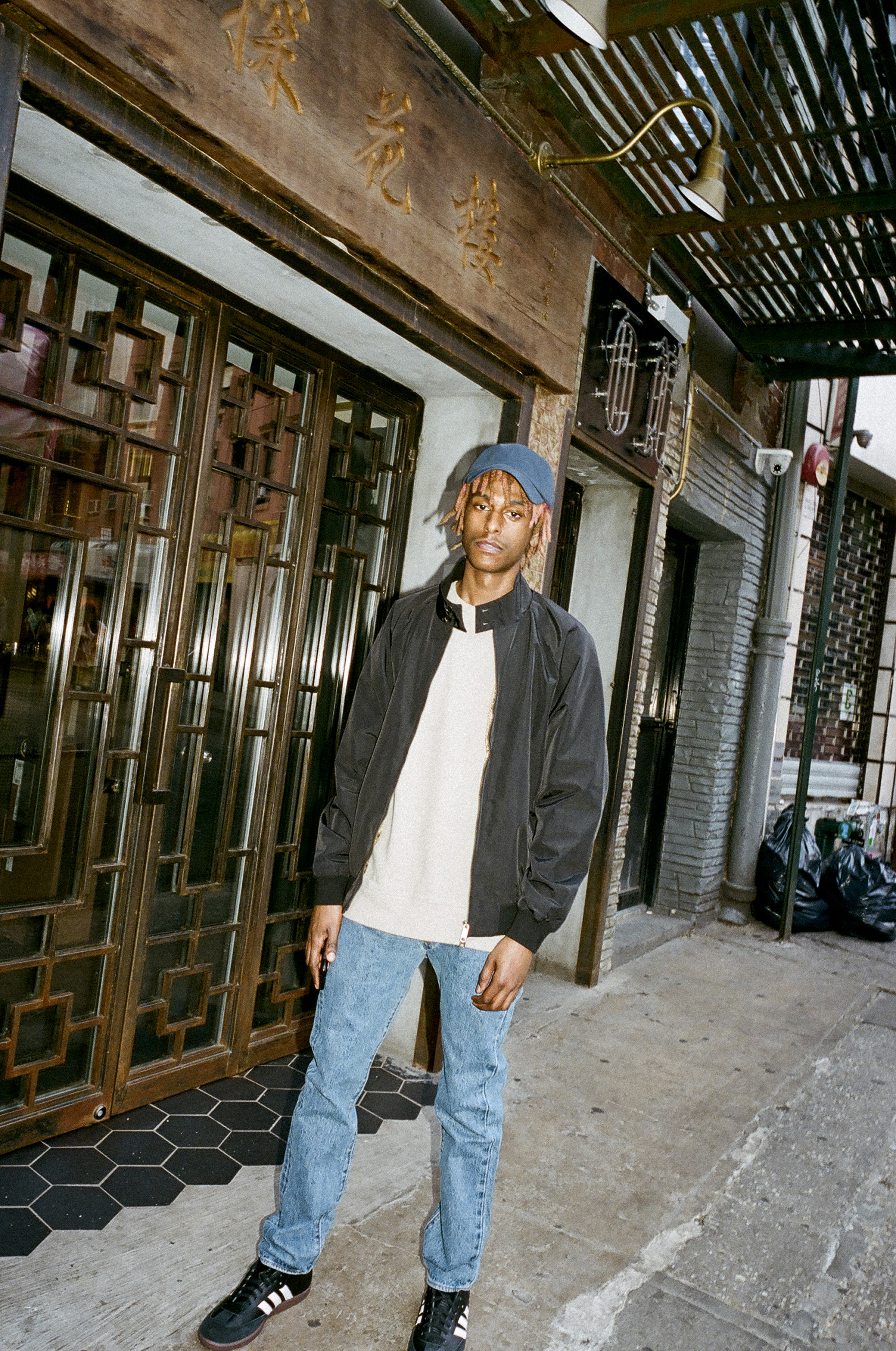 BARNEYS NY x BARACUTA