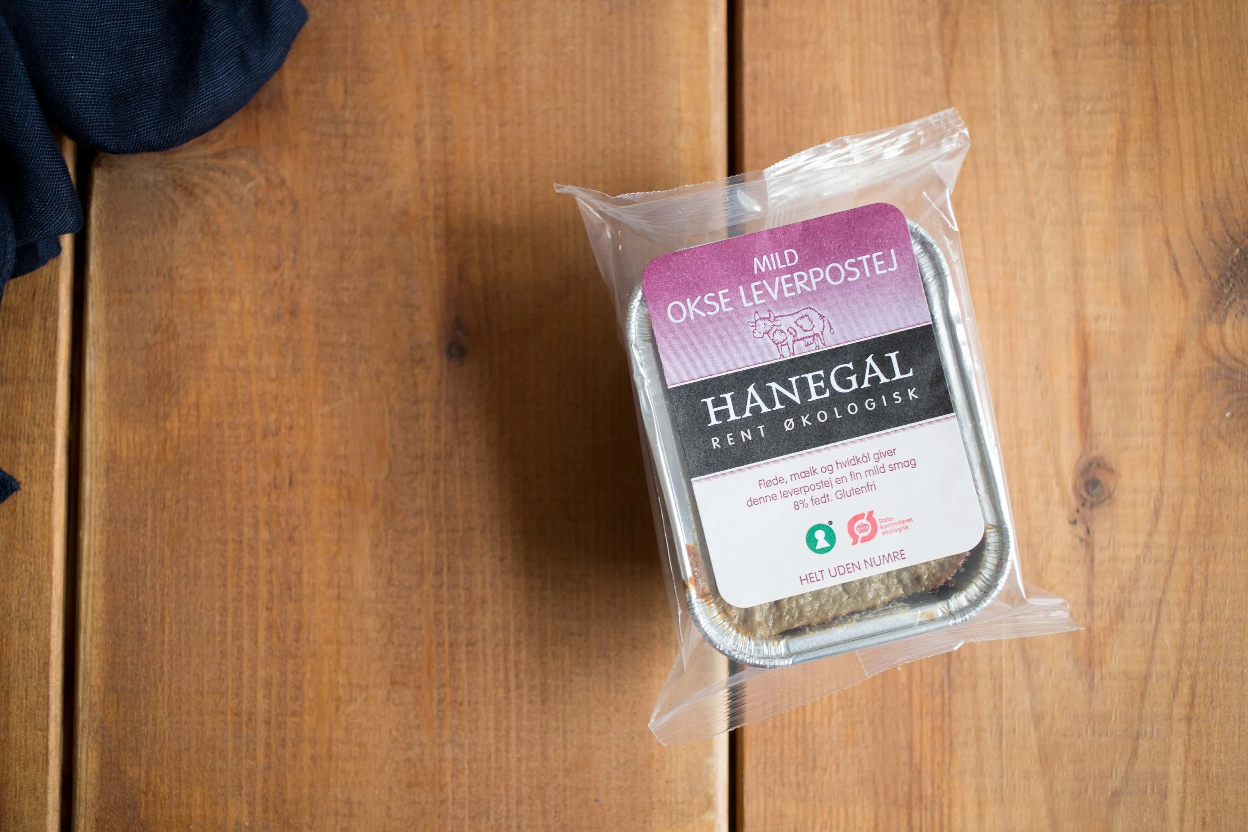 This pâté is the most traditional kind in Denmark (or so said the lady who suggested it for me). I wish I liked it but the color was a bit gray and the texture was strange... 
