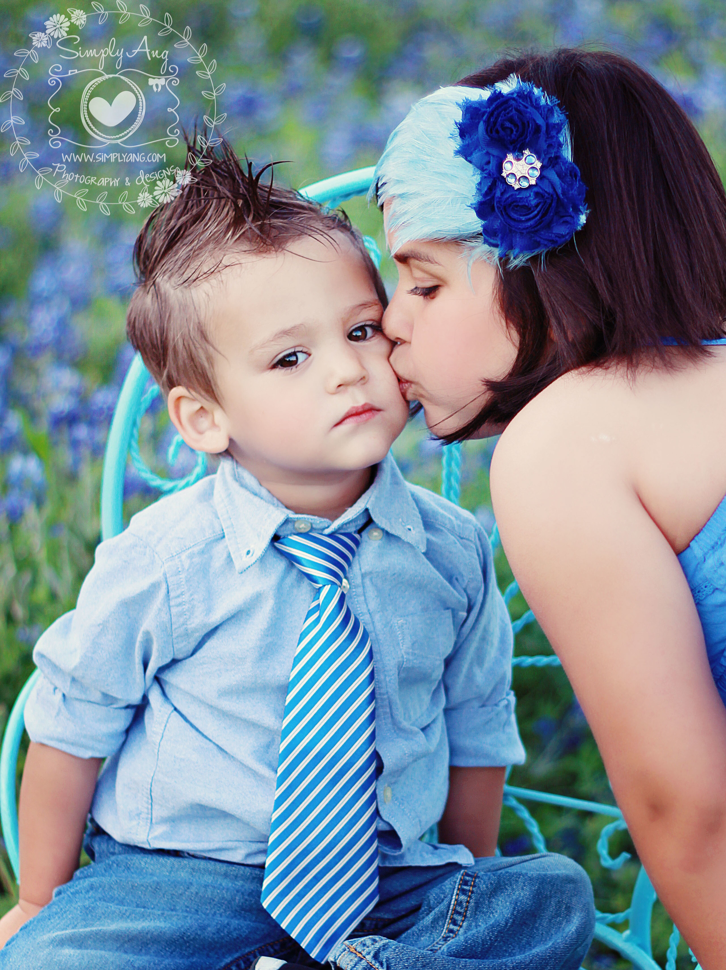 A kiss in the Blue Bonnets