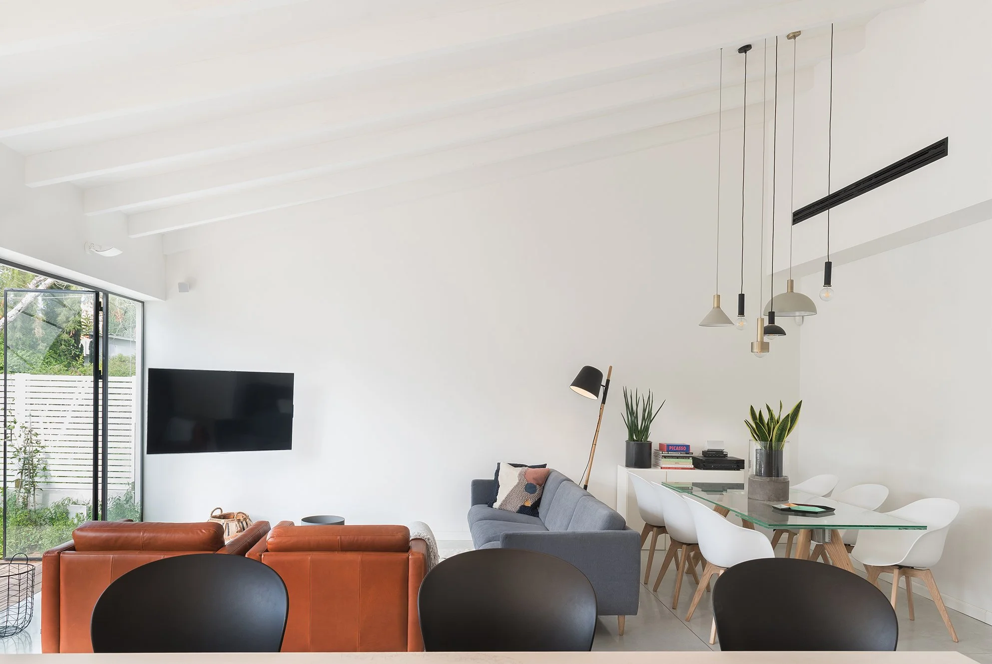 

Fine art architectural and interior photography capturing a contemporary residential living space through natural light, balanced composition, and refined visual storytelling for architects and interior designers.

צילום אדריכלות | צילום עיצוב פנים