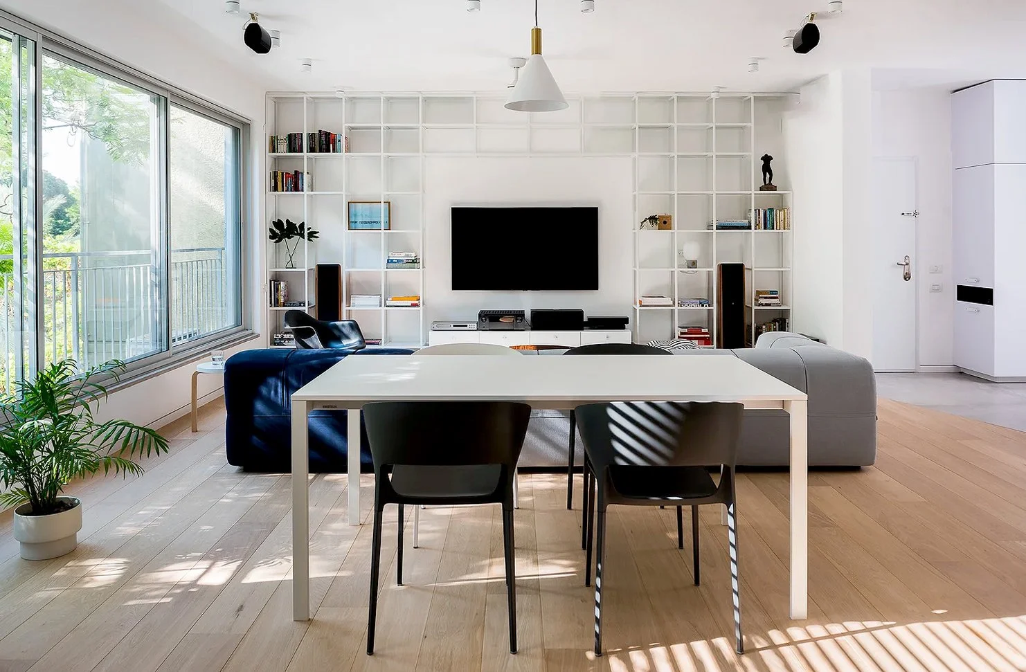 
**Living Space**

Fine art architectural and interior photography capturing a contemporary residential living space through natural light, balanced composition, and refined visual storytelling for architects and interior designers.

צילום אדריכלות |