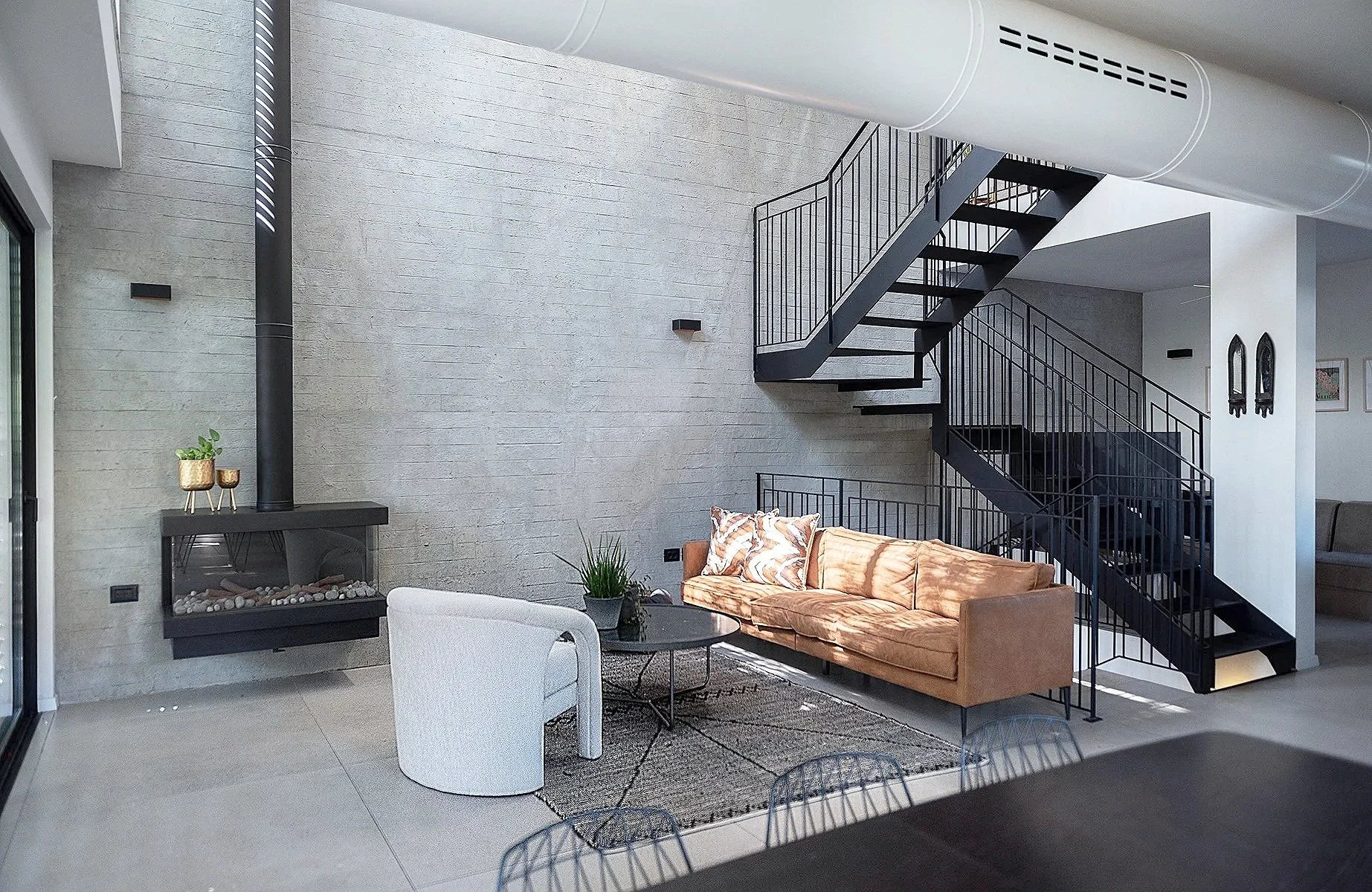 Fine art architectural photography capturing a contemporary residential interior with striking architectural geometry, dramatic natural light, elegant, high-end visual storytelling.

צילום אדריכלות | צילום עיצוב פנים | צלמת אדריכלות | צילום לאדריכלים