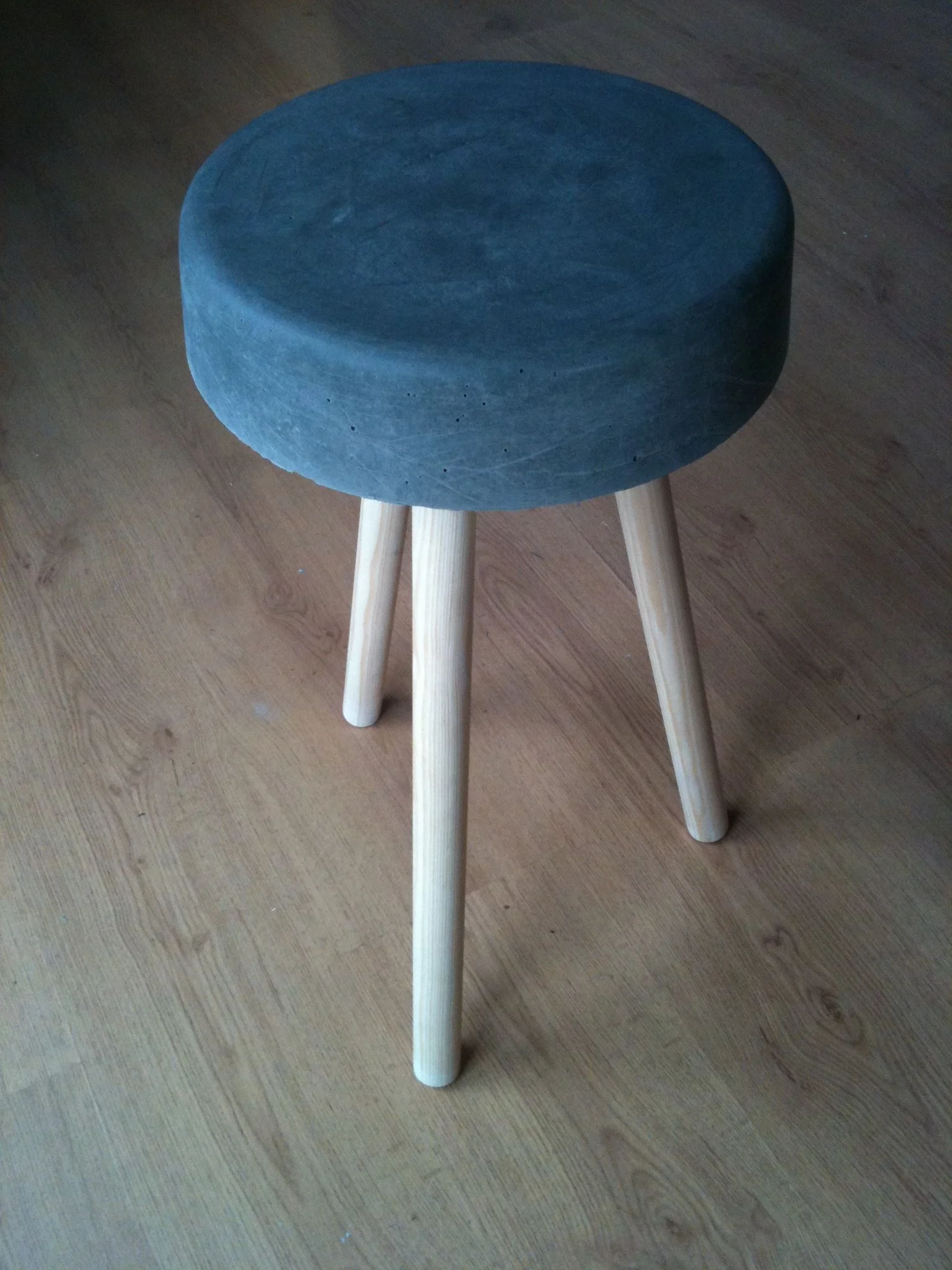 7. …and voila (or 'ulla' for you Jeff Wayne fans) We have our own DIY concrete stool / replica Maunsell Sea Fort!