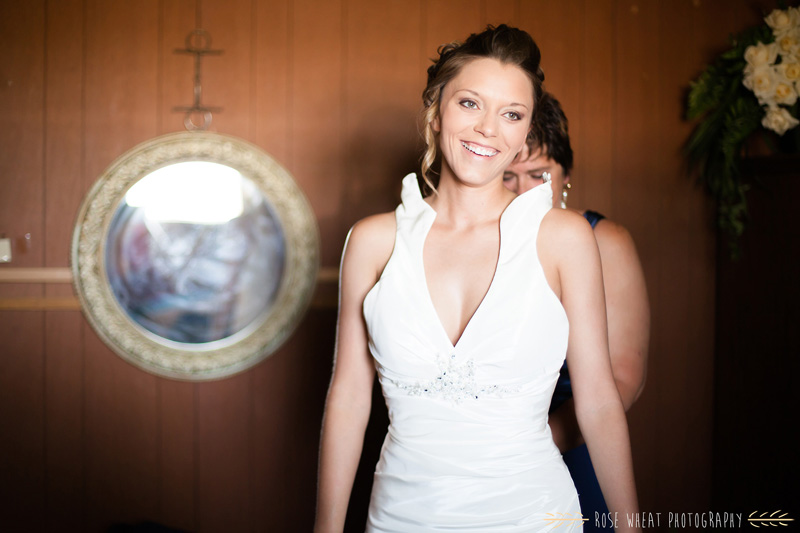 15.+bride_getting_ready-3.jpg