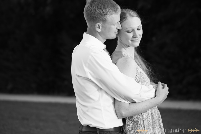 25.+Manhattan_KS_Engagement_Anneberg_Park-1.jpg