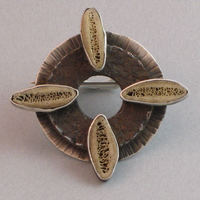   Brooch 01  