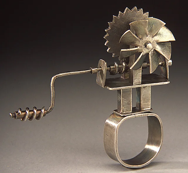 Self-Fanning Ring