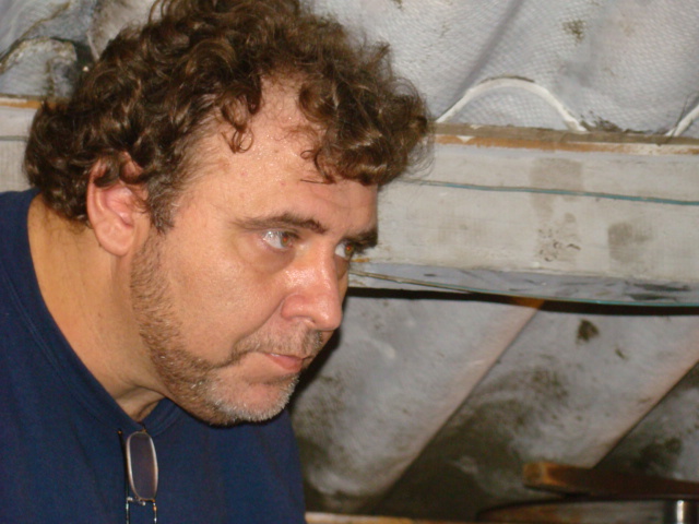 Helcio Henri ques na cabine de projecao - A Ultima Estacao.JPG