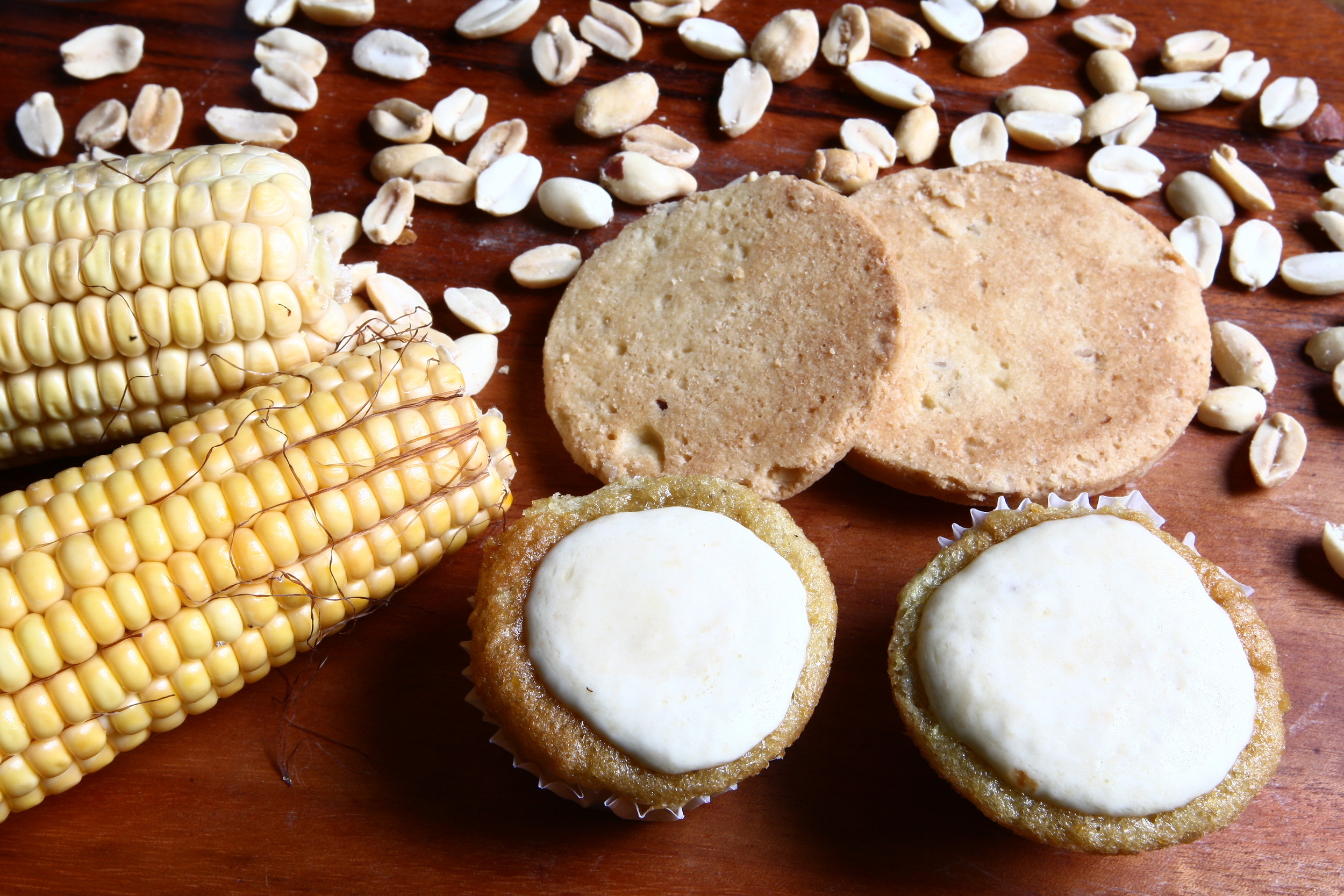 CRW-MARCO-Muffin-de-milho-Cookie-de-amendoim-Espuma-de-coco-CayenaBistro-Sobremesa-Almoco.JPG