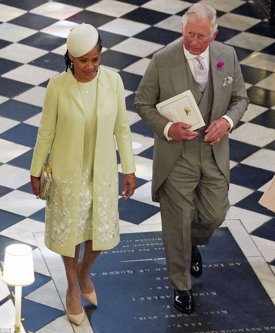 4C6E165F00000578-5747477-The_Prince_of_Wales_and_Doria_Ragland_mother_of_the_bride_depart-a-333_1526735926857.jpg